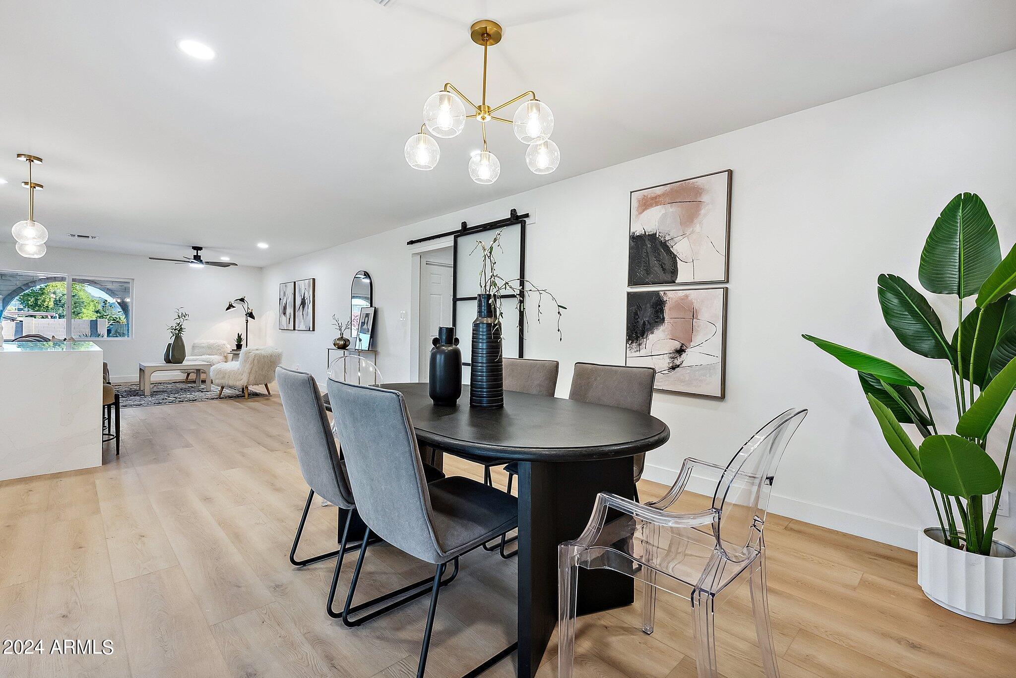 2828 E SURREY Avenue