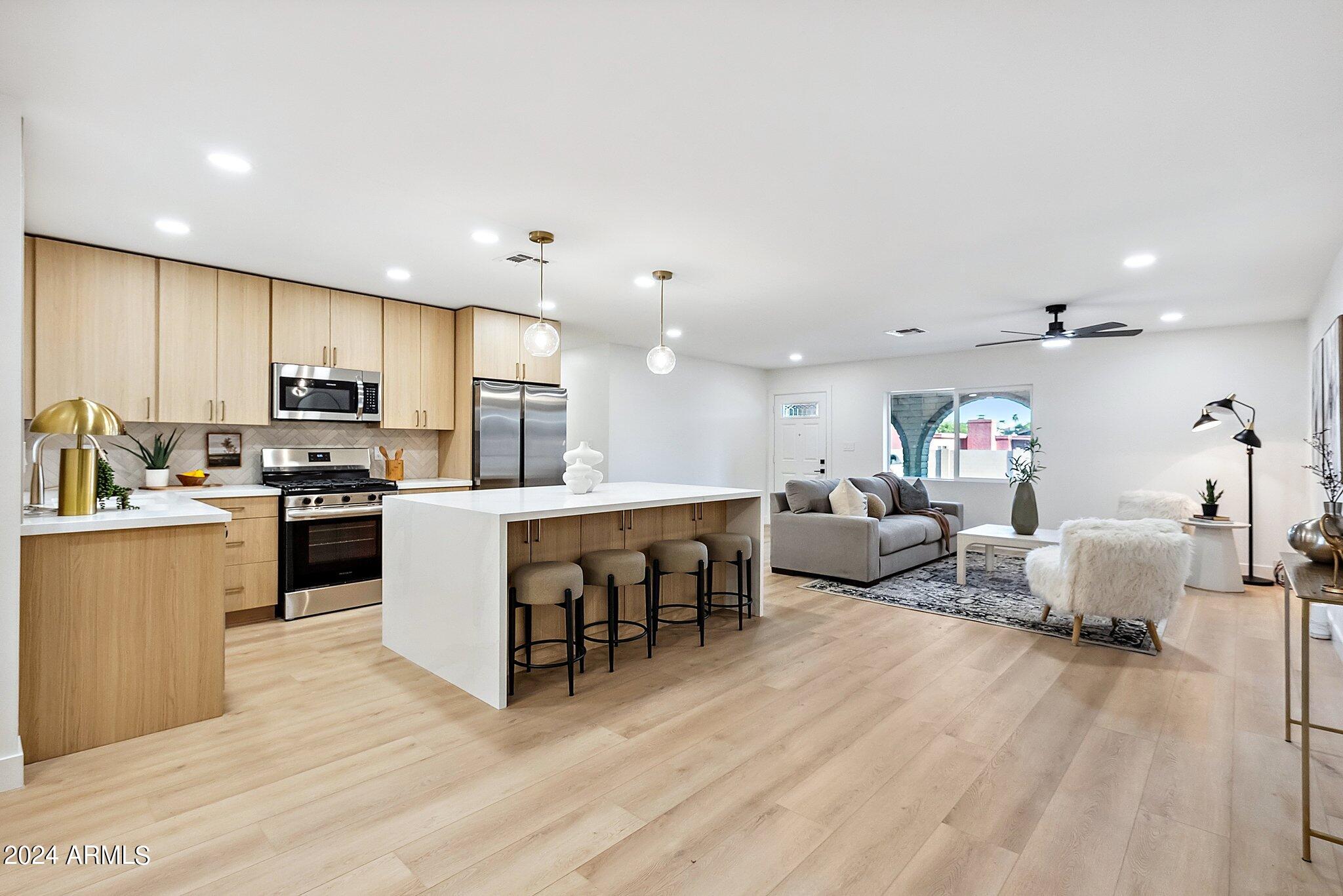 2828 E SURREY Avenue