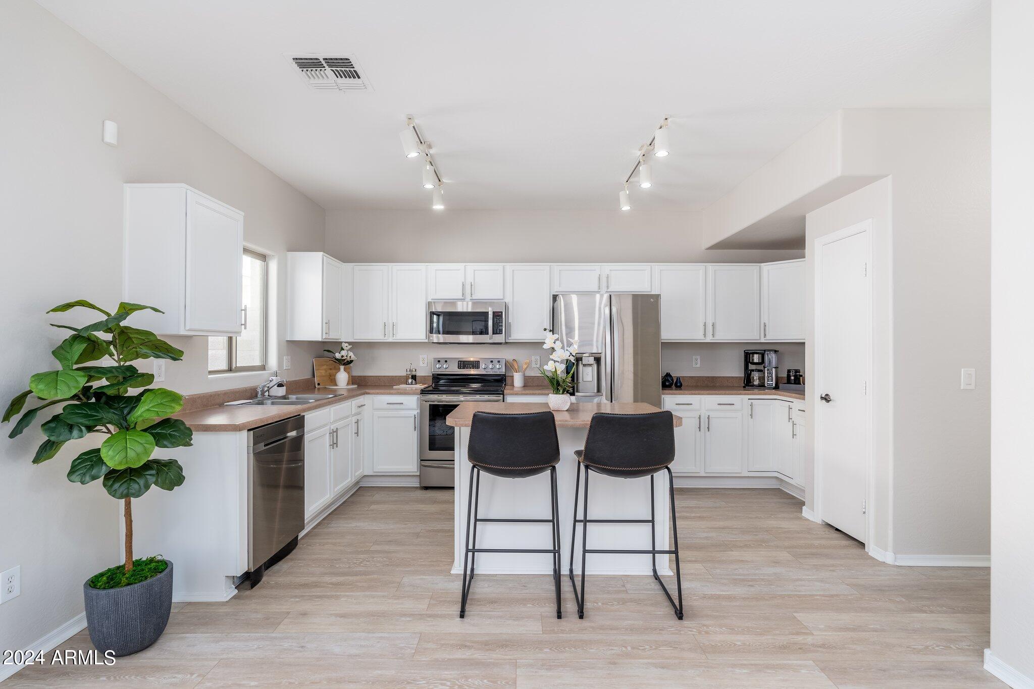 2708 E SCHILIRO Circle, Phoenix