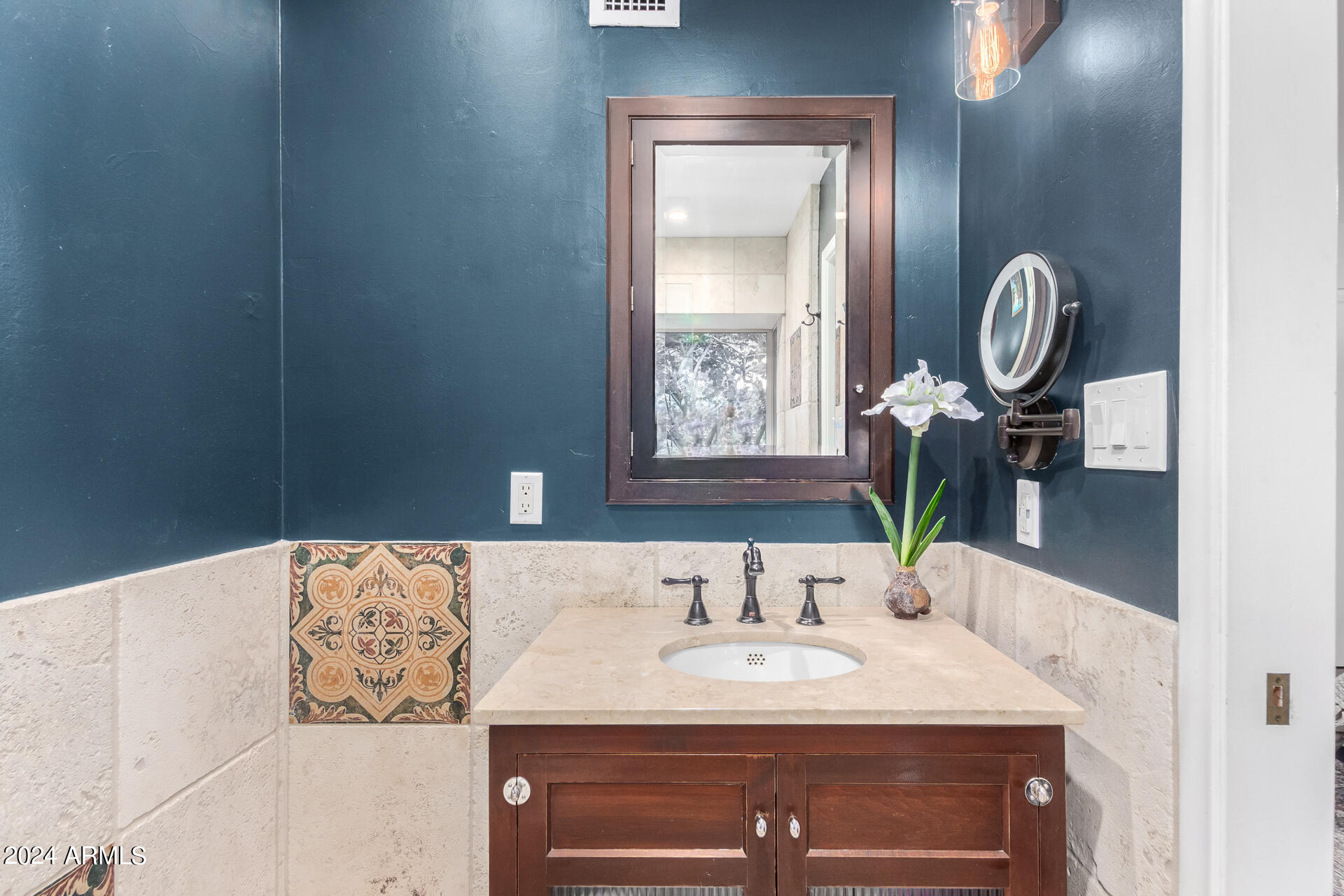 25 E ECHO Lane, Phoenix