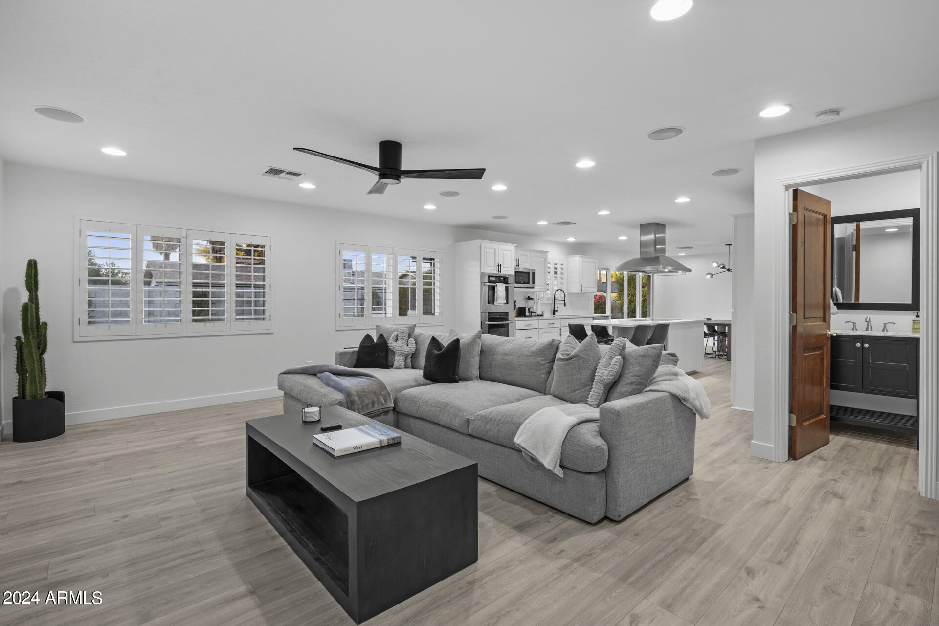 8214 E CAMELBACK Road
