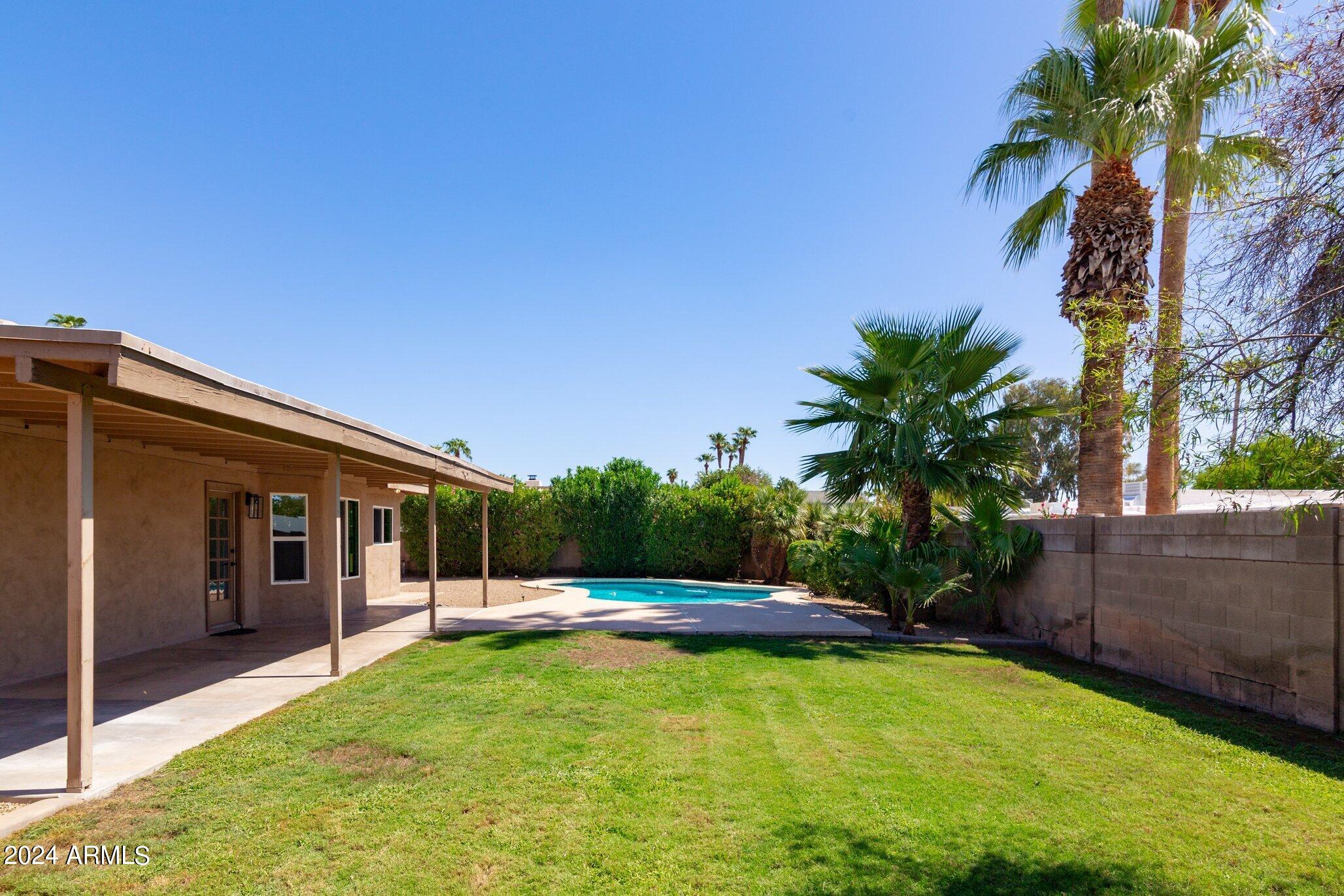 6529 E SHARON Drive