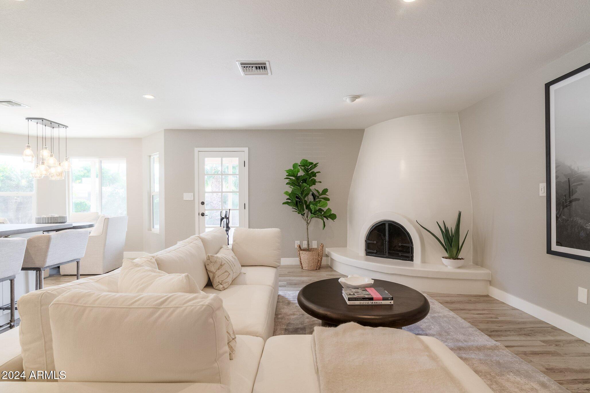 6529 E SHARON Drive