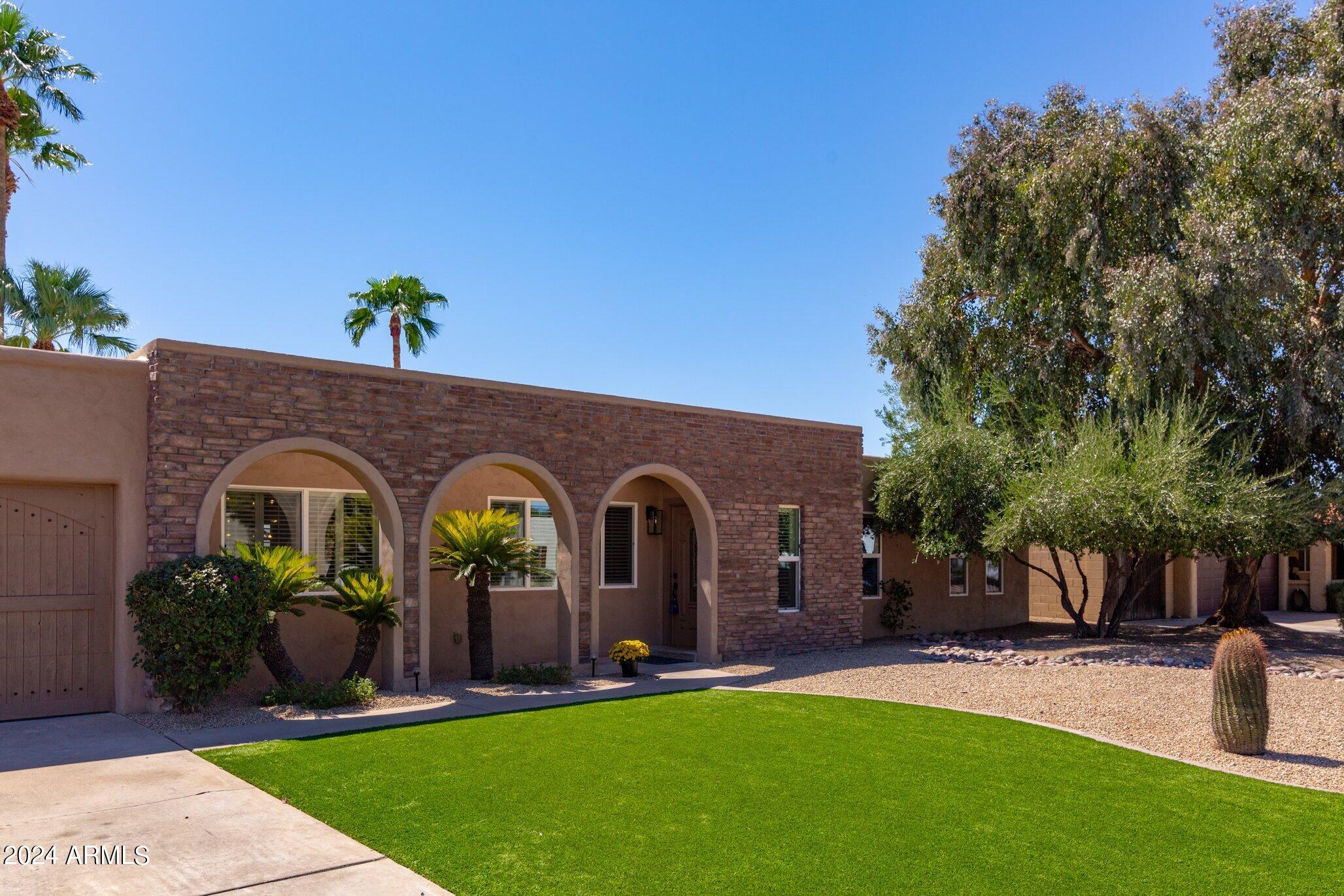 6529 E SHARON Drive