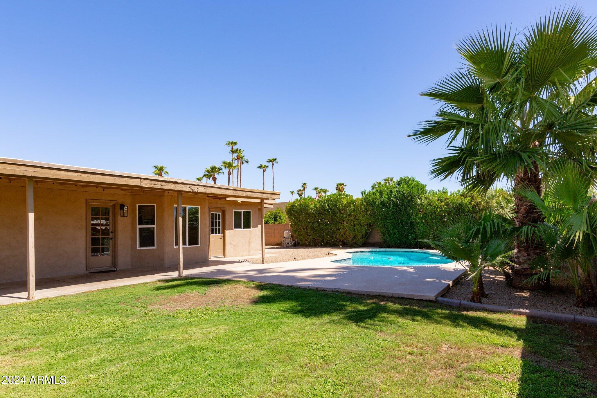 6529 E SHARON Drive