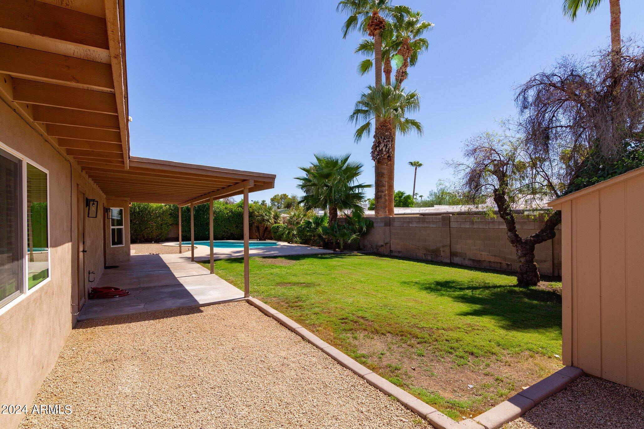 6529 E SHARON Drive