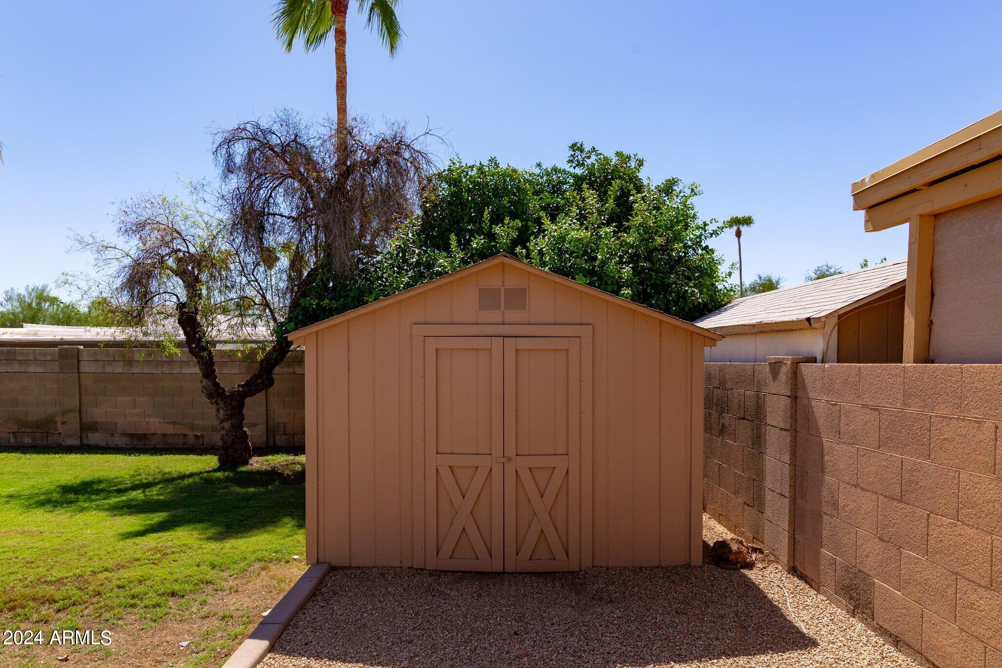 6529 E SHARON Drive