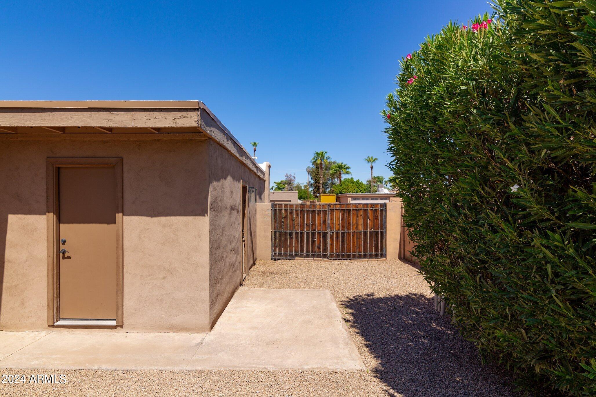 6529 E SHARON Drive
