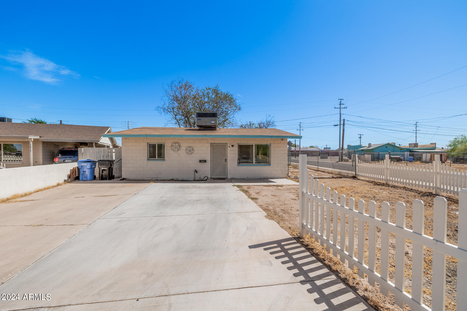 1621 S 15TH Drive