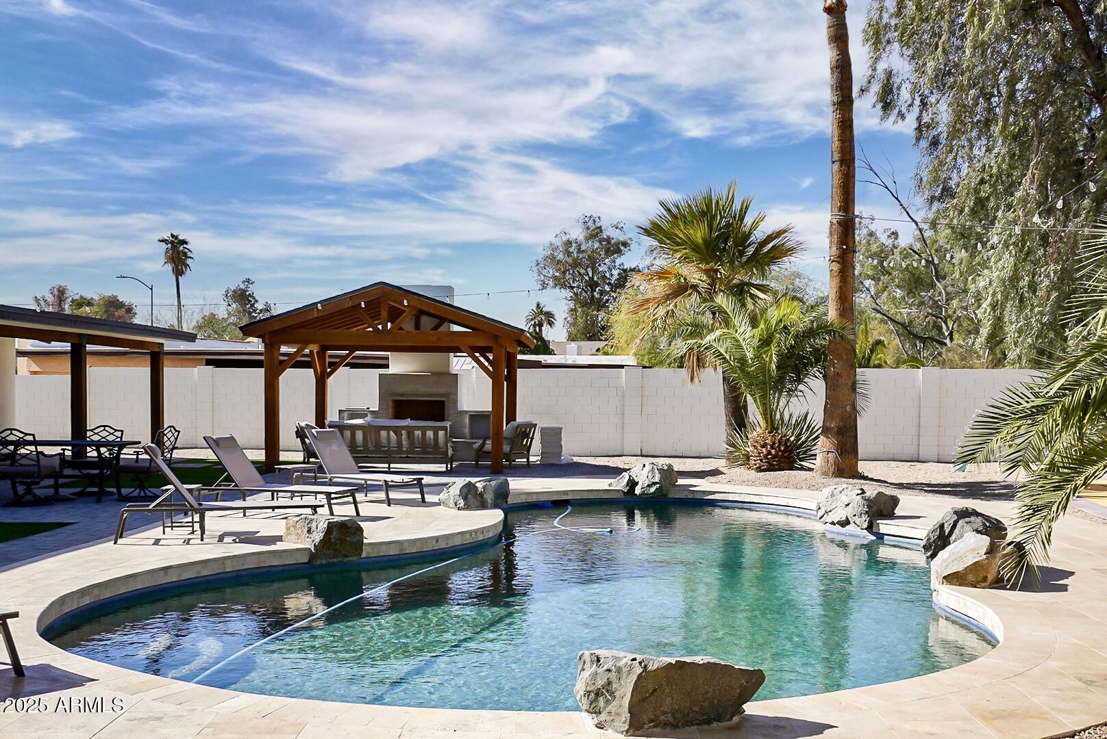 6102 E LARKSPUR Drive