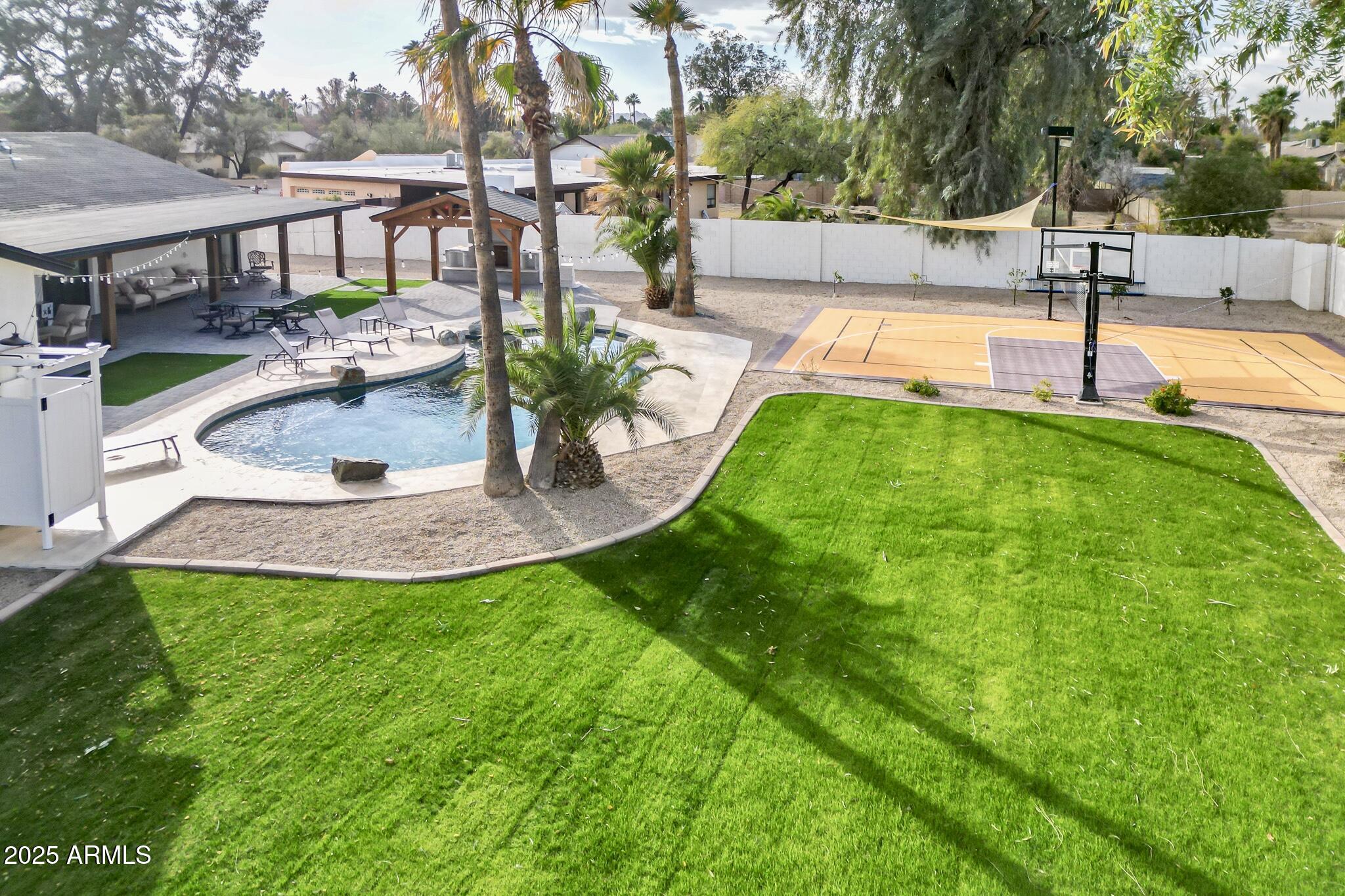 6102 E LARKSPUR Drive