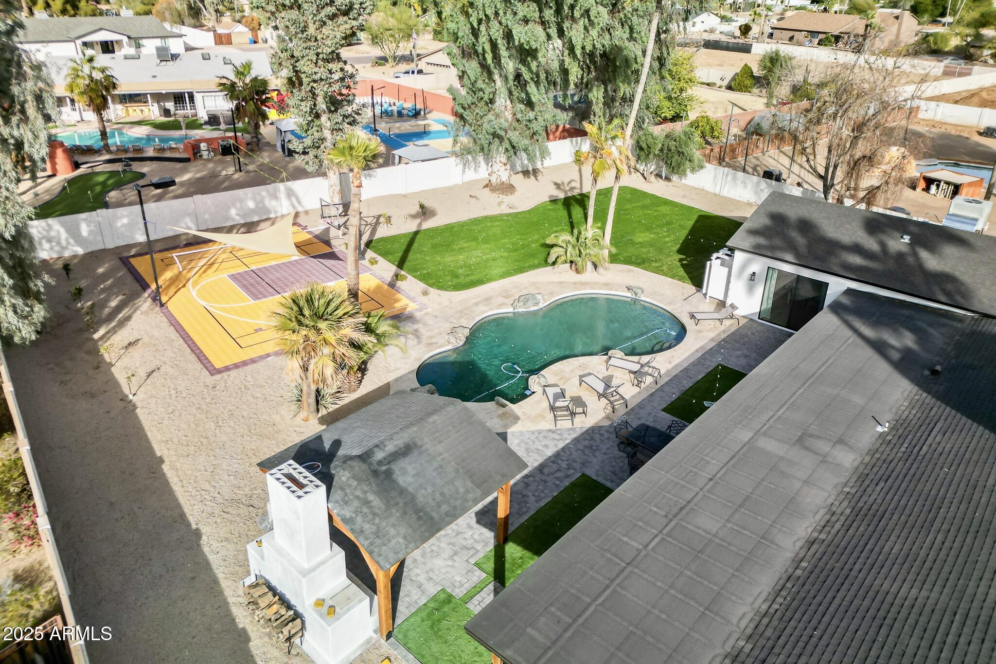 6102 E LARKSPUR Drive