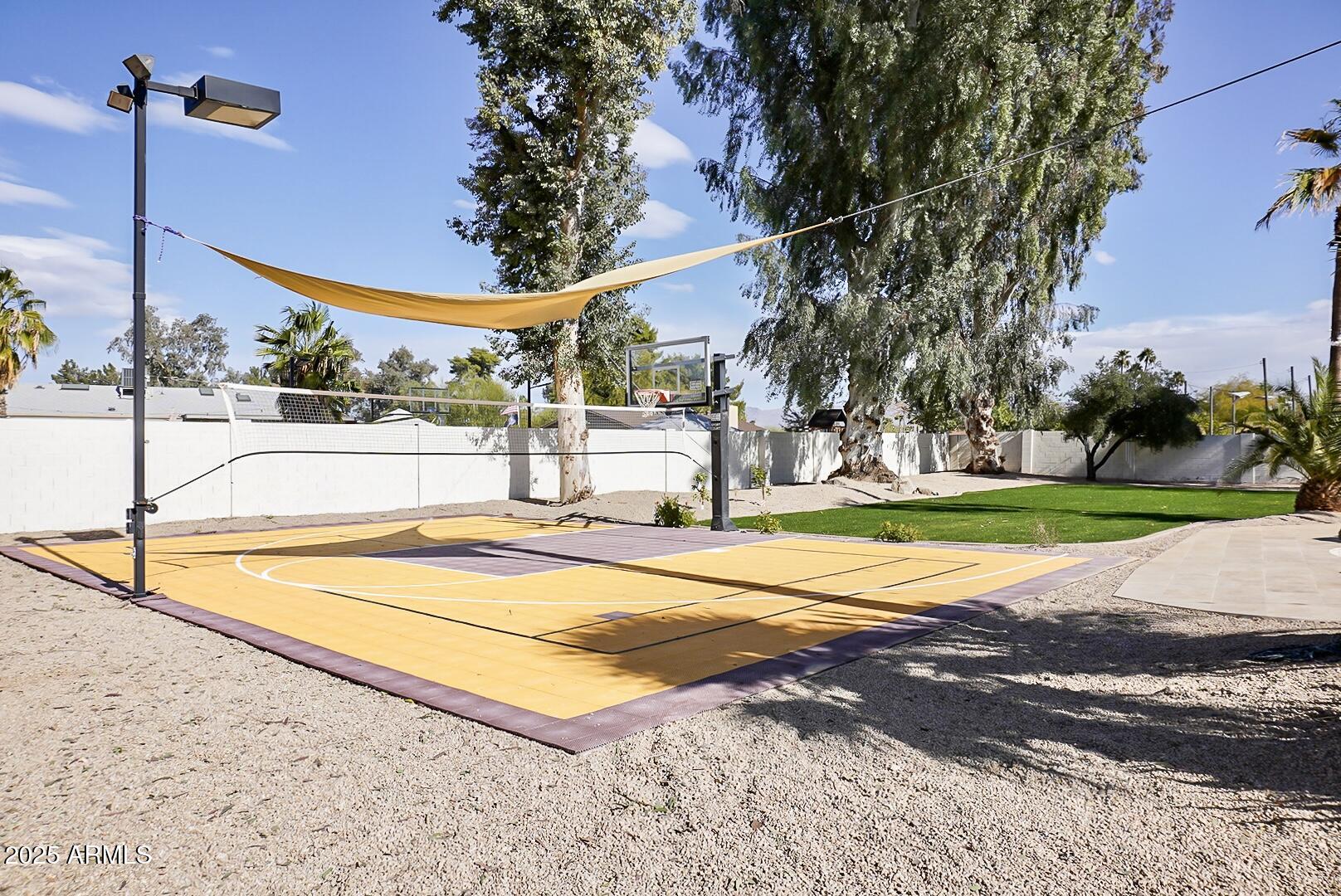 6102 E LARKSPUR Drive