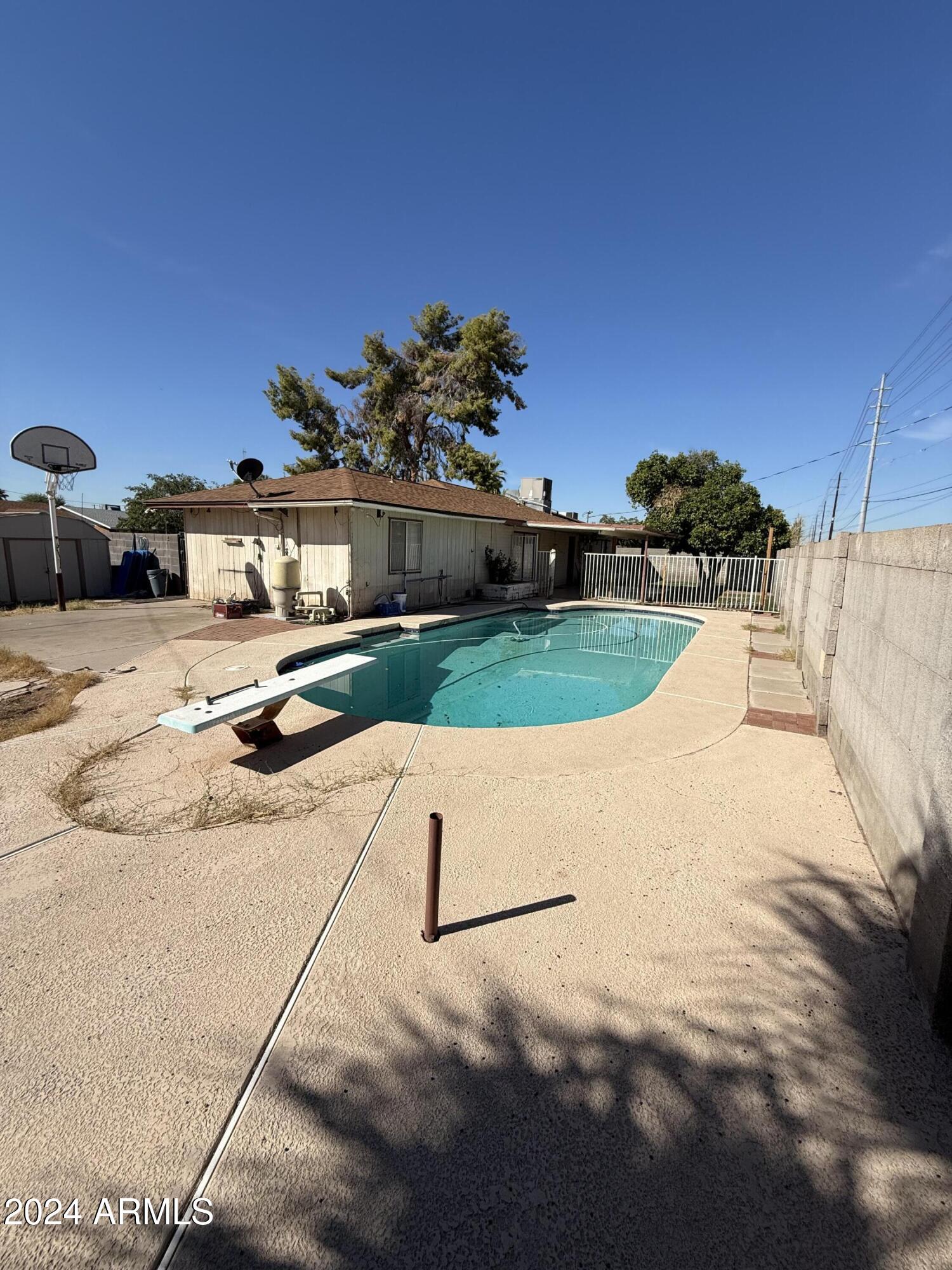1702 W SUNNYSLOPE Lane