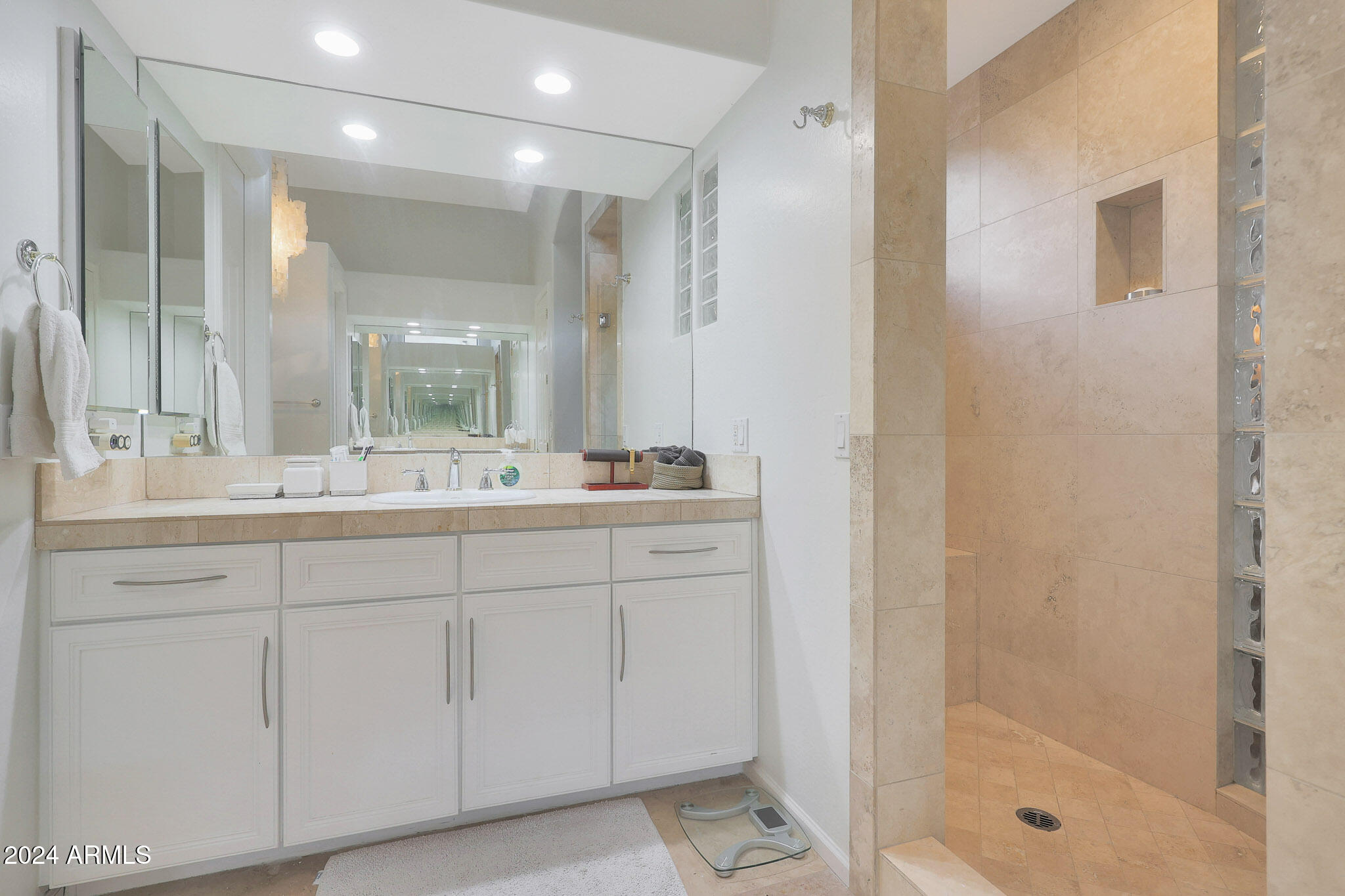 8146 E WING SHADOW Road