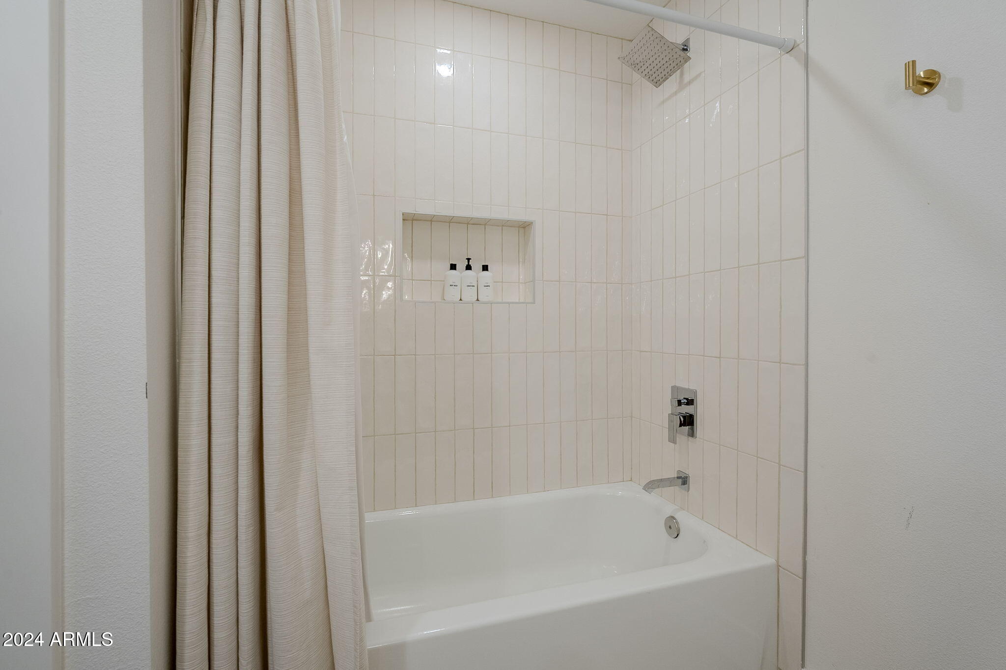 8644 E BONNIE ROSE Avenue