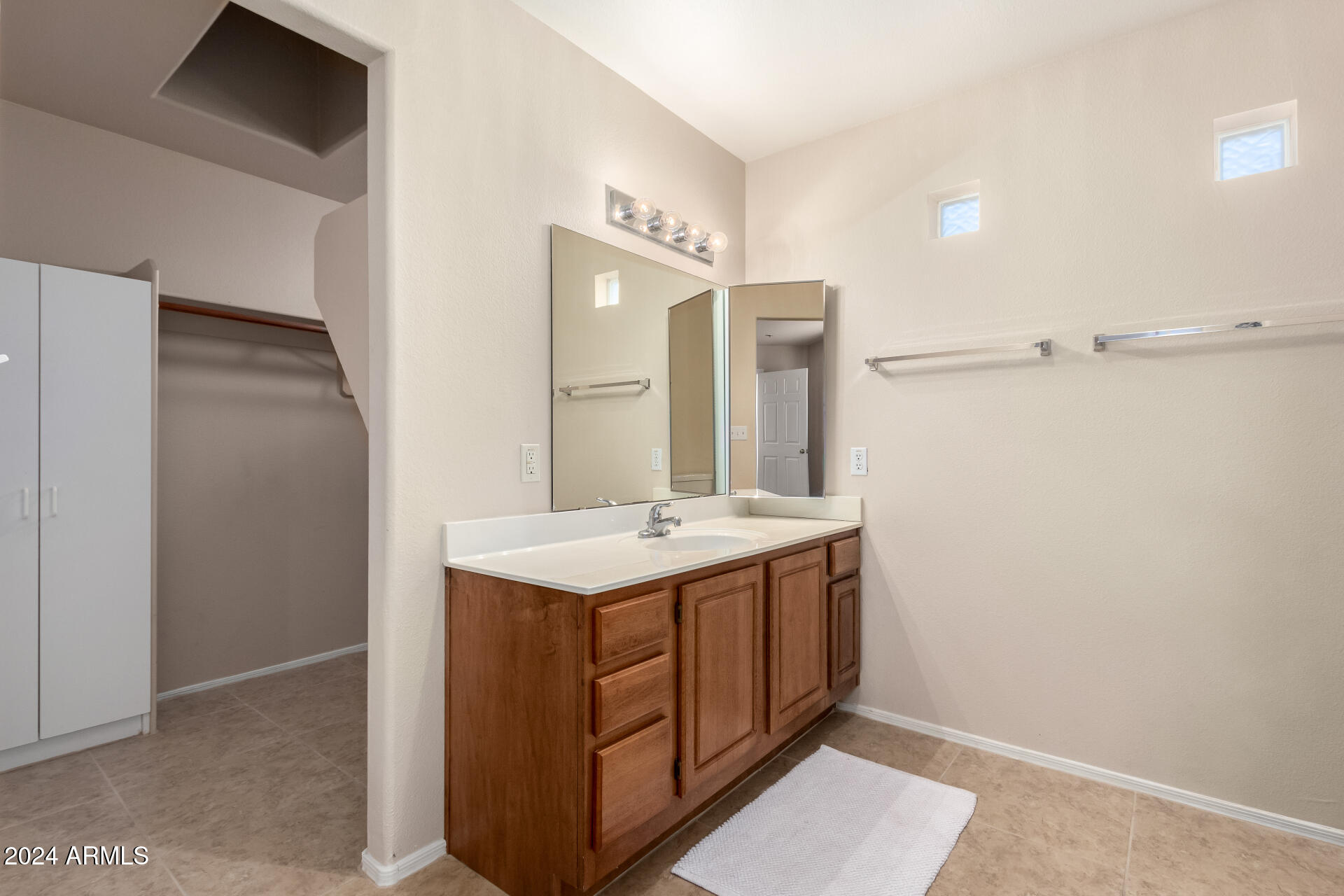 3221 N 37TH Street, 26