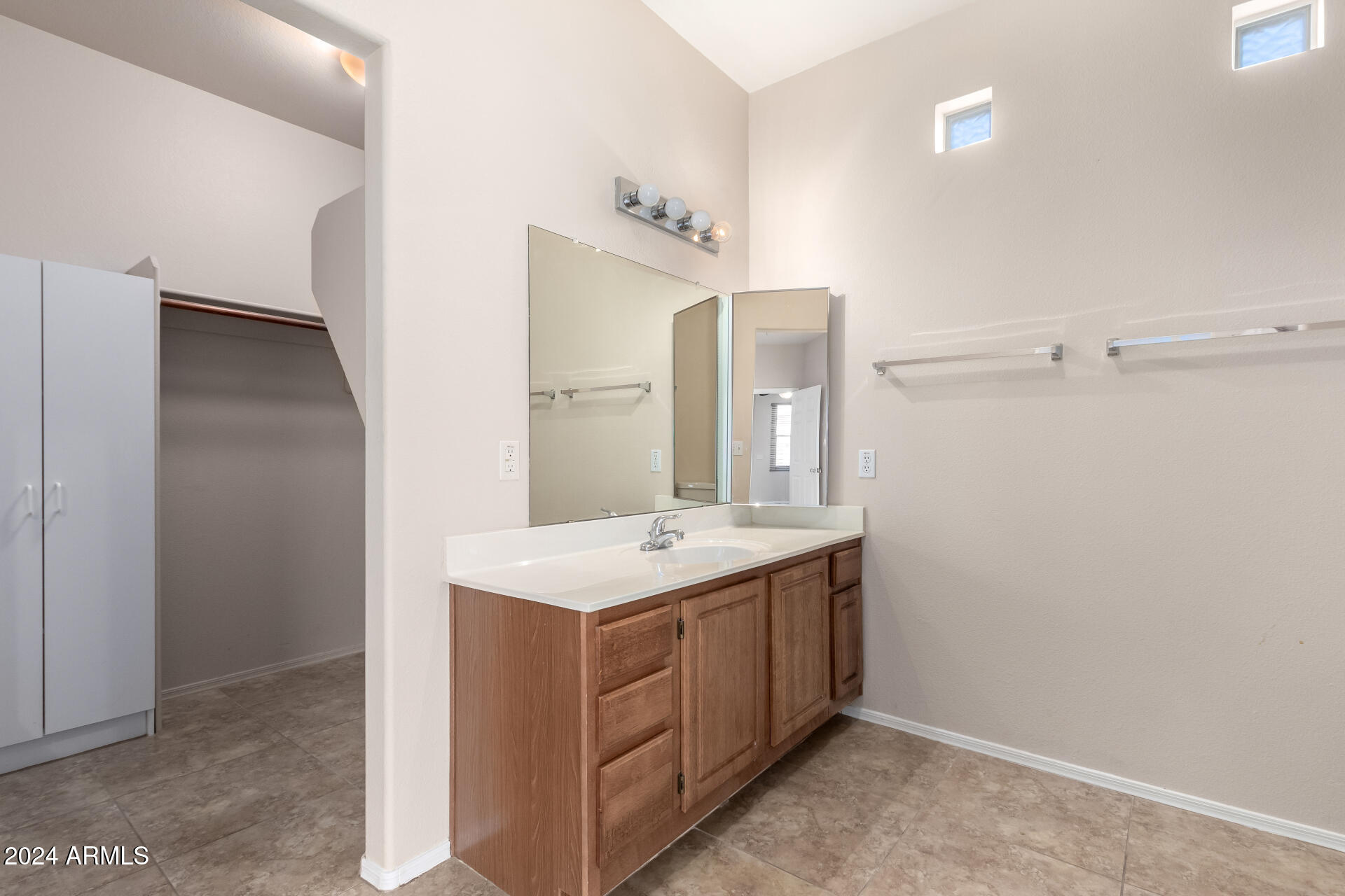 3221 N 37TH Street, 26