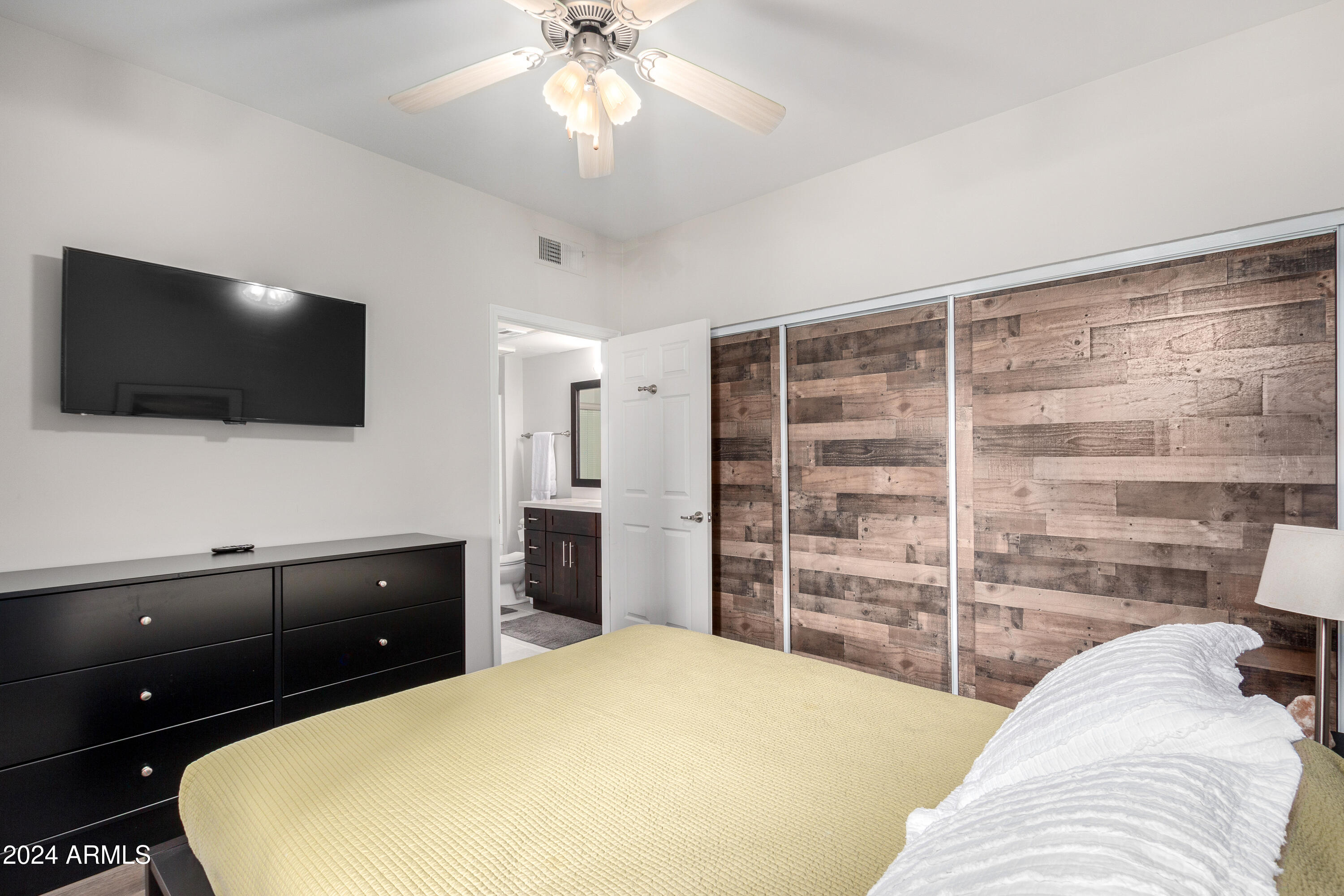 7009 E ACOMA Drive, 1143