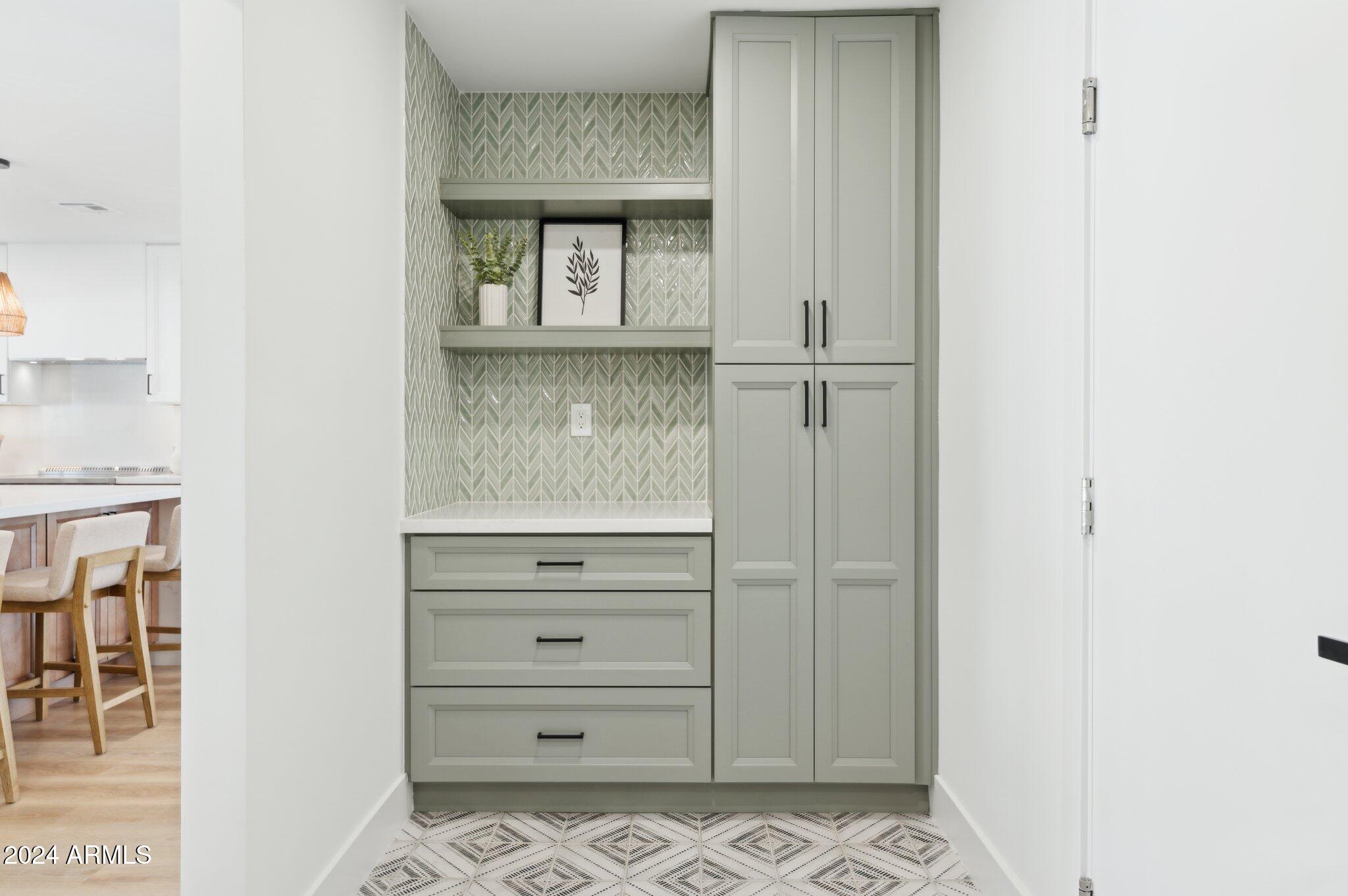 5030 E WINCHCOMB Drive