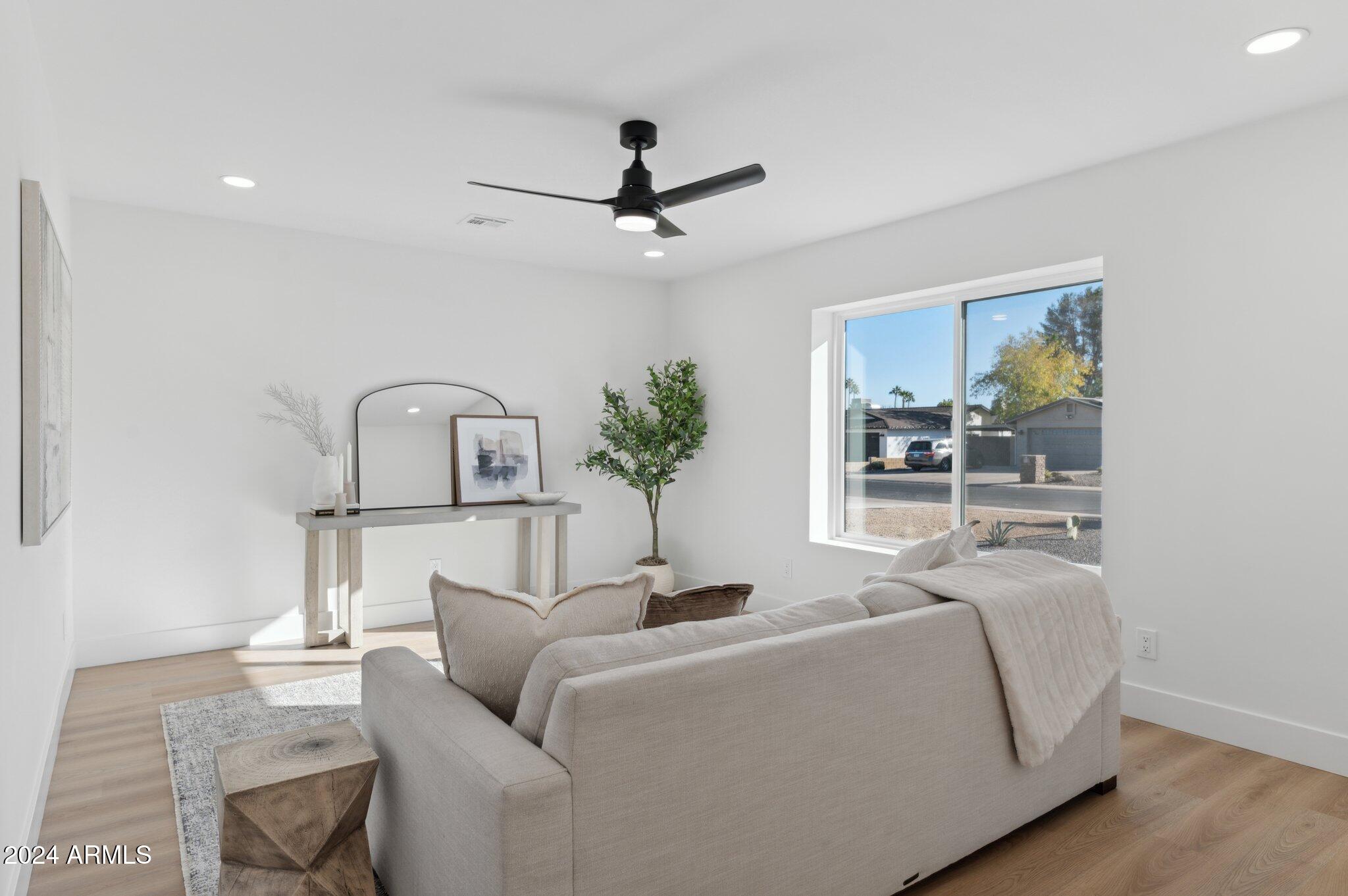 5030 E WINCHCOMB Drive