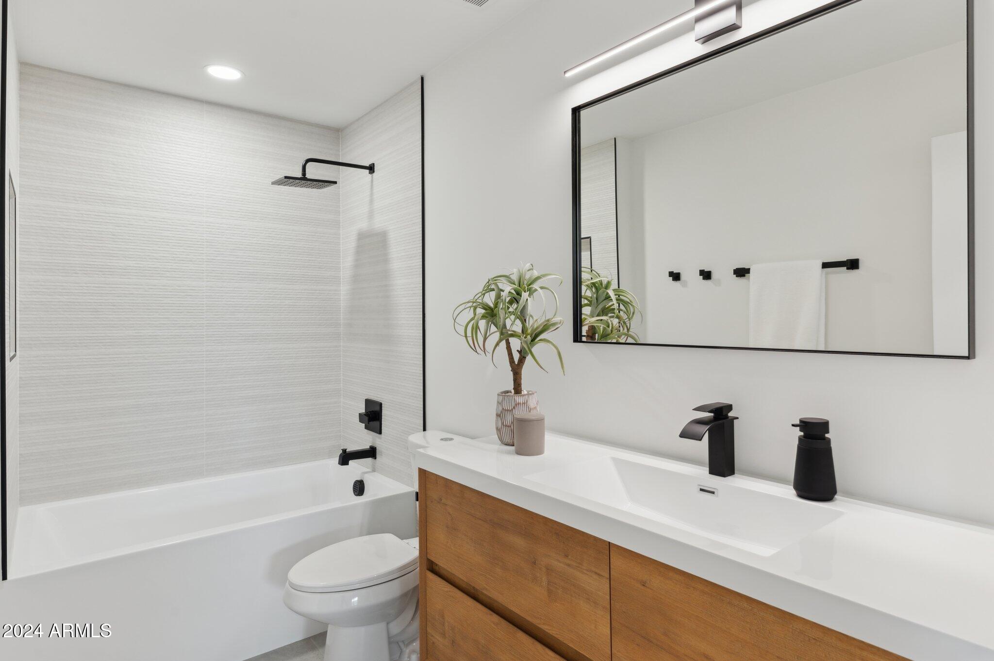 5030 E WINCHCOMB Drive