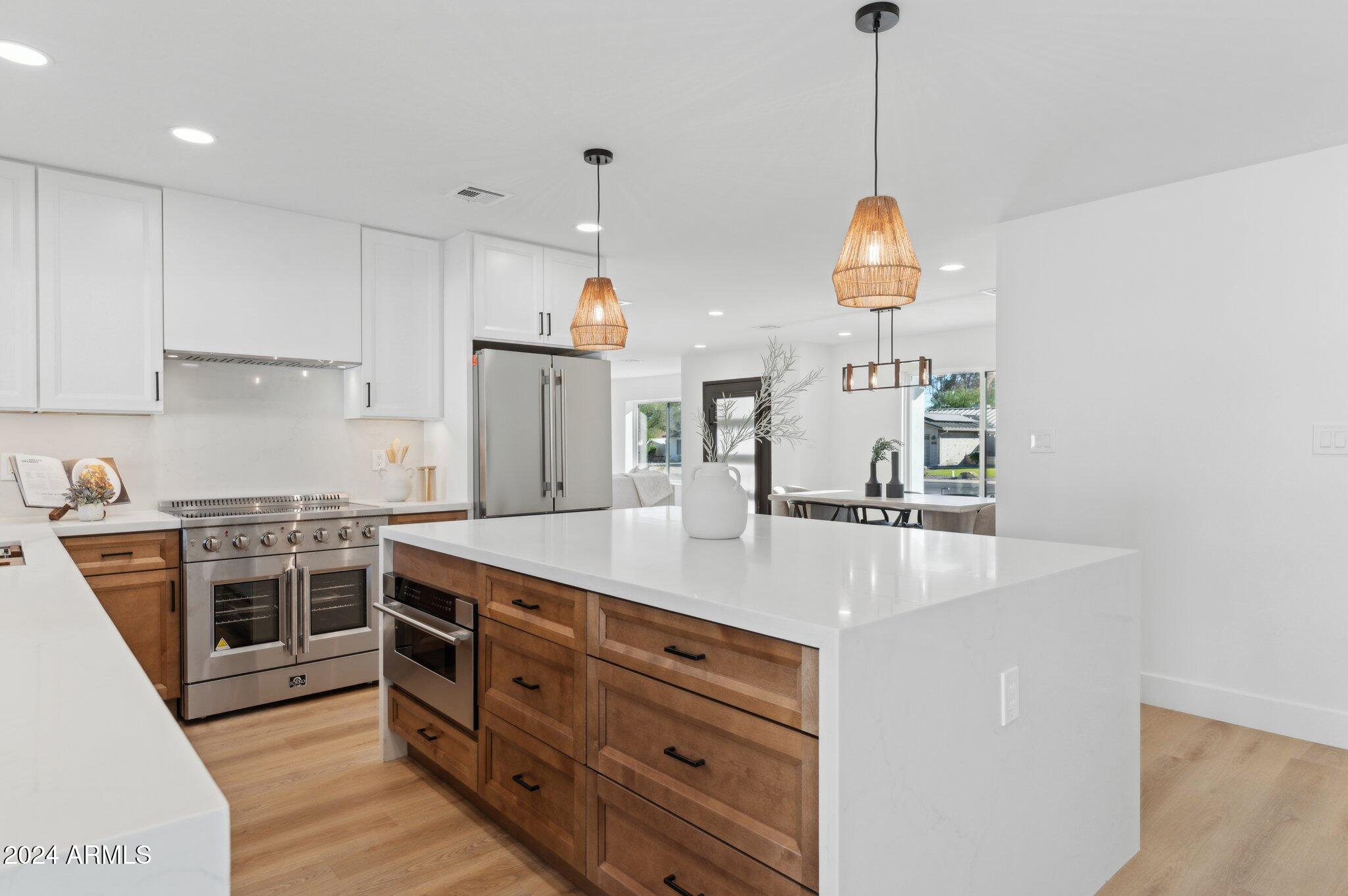 5030 E WINCHCOMB Drive