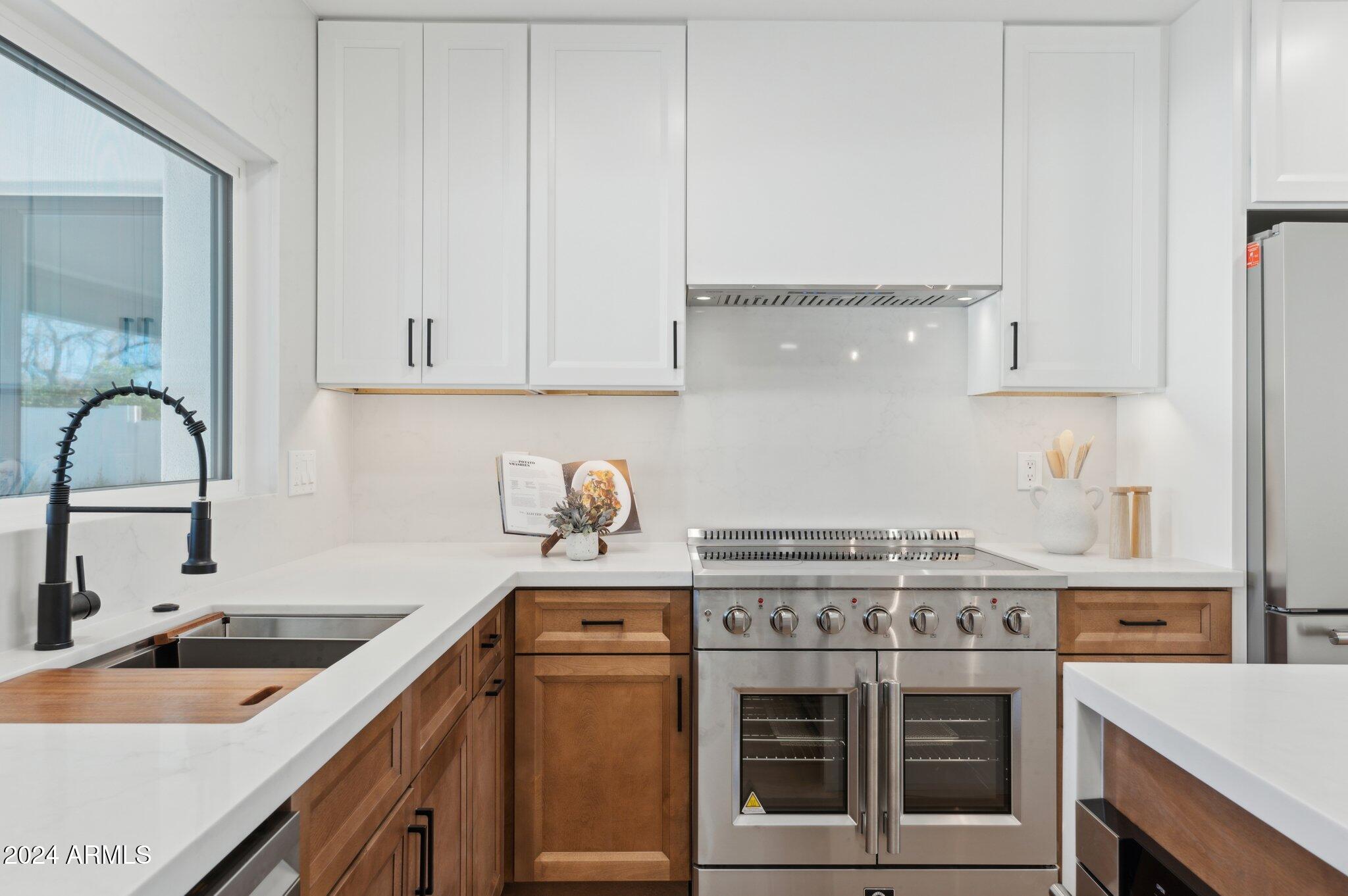 5030 E WINCHCOMB Drive