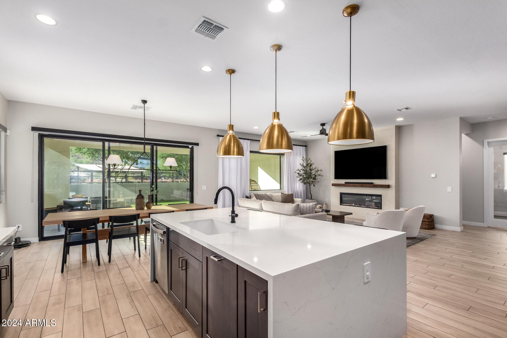 933 E PIEDMONT Road