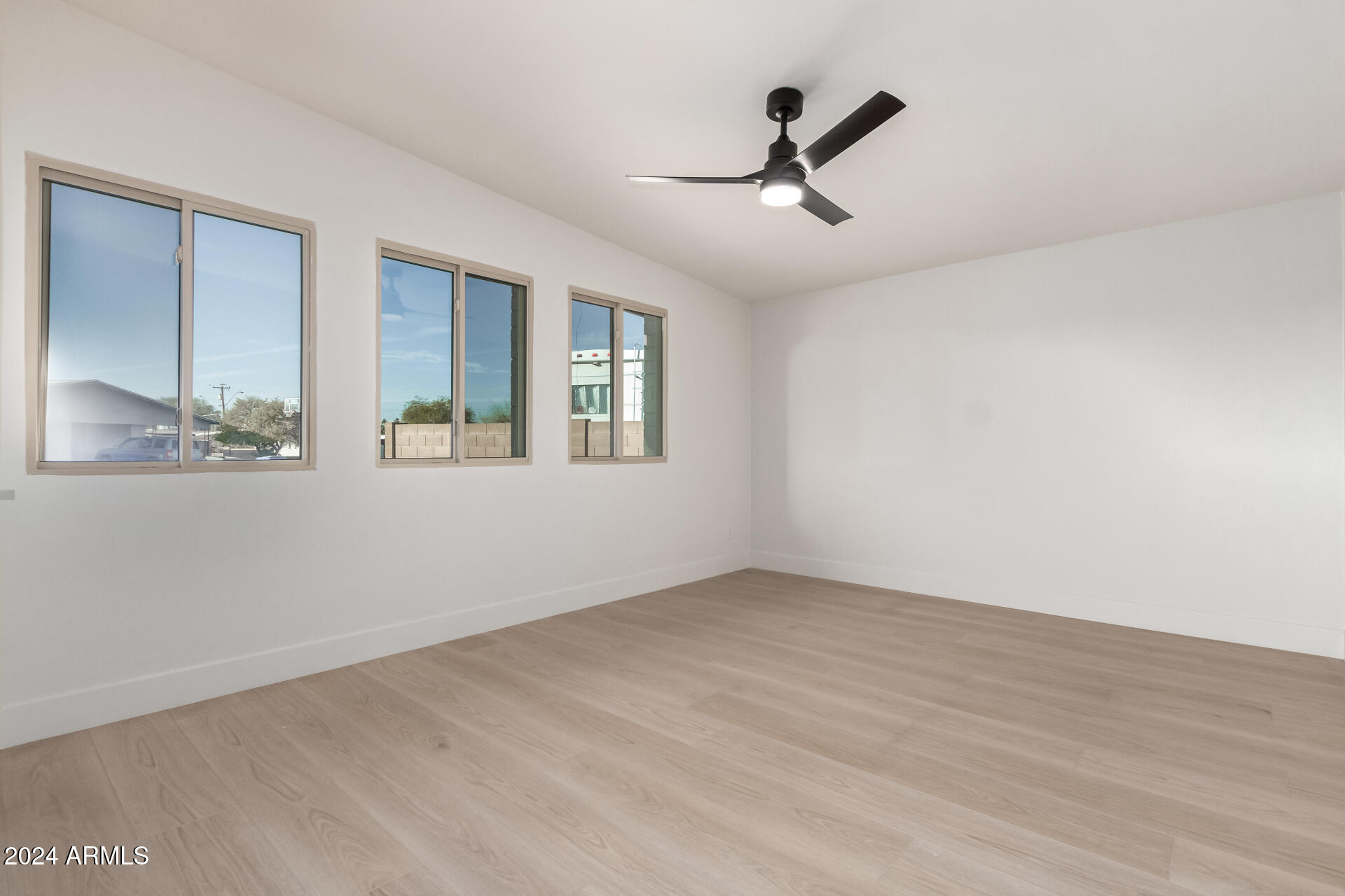 3753 E PARADISE Drive