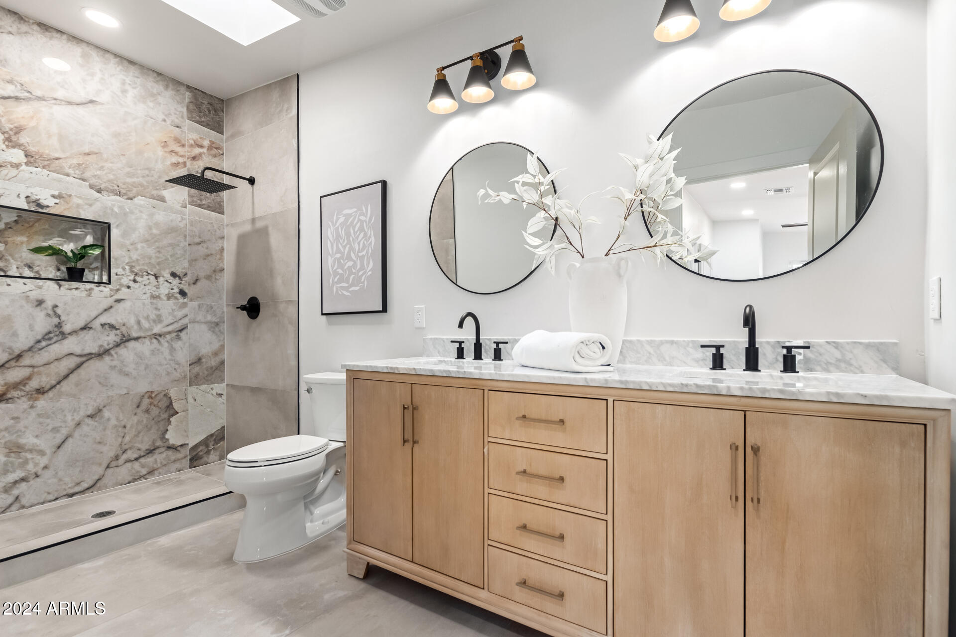 3753 E PARADISE Drive