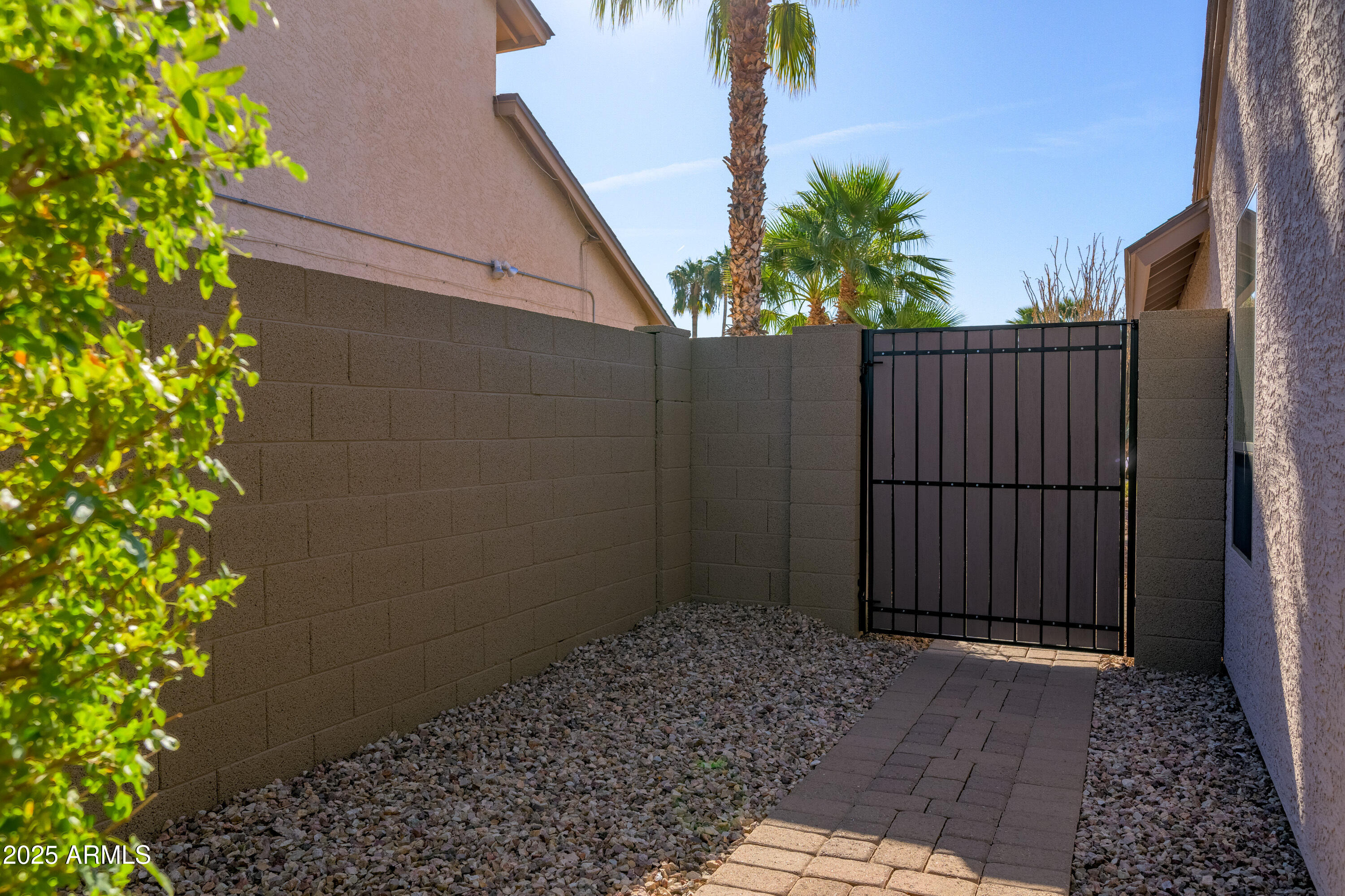 4226 E EVERETT Drive