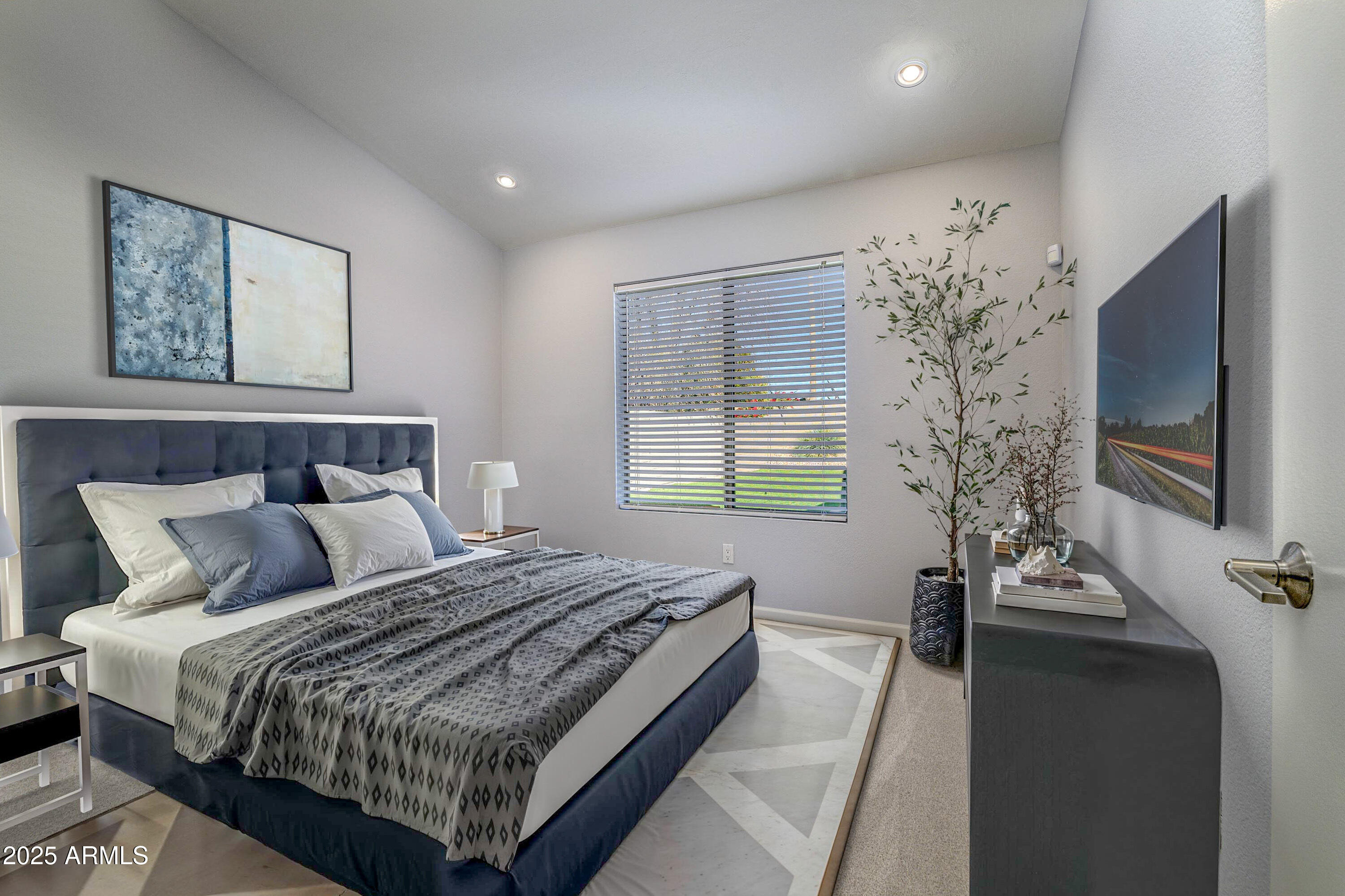 4226 E EVERETT Drive