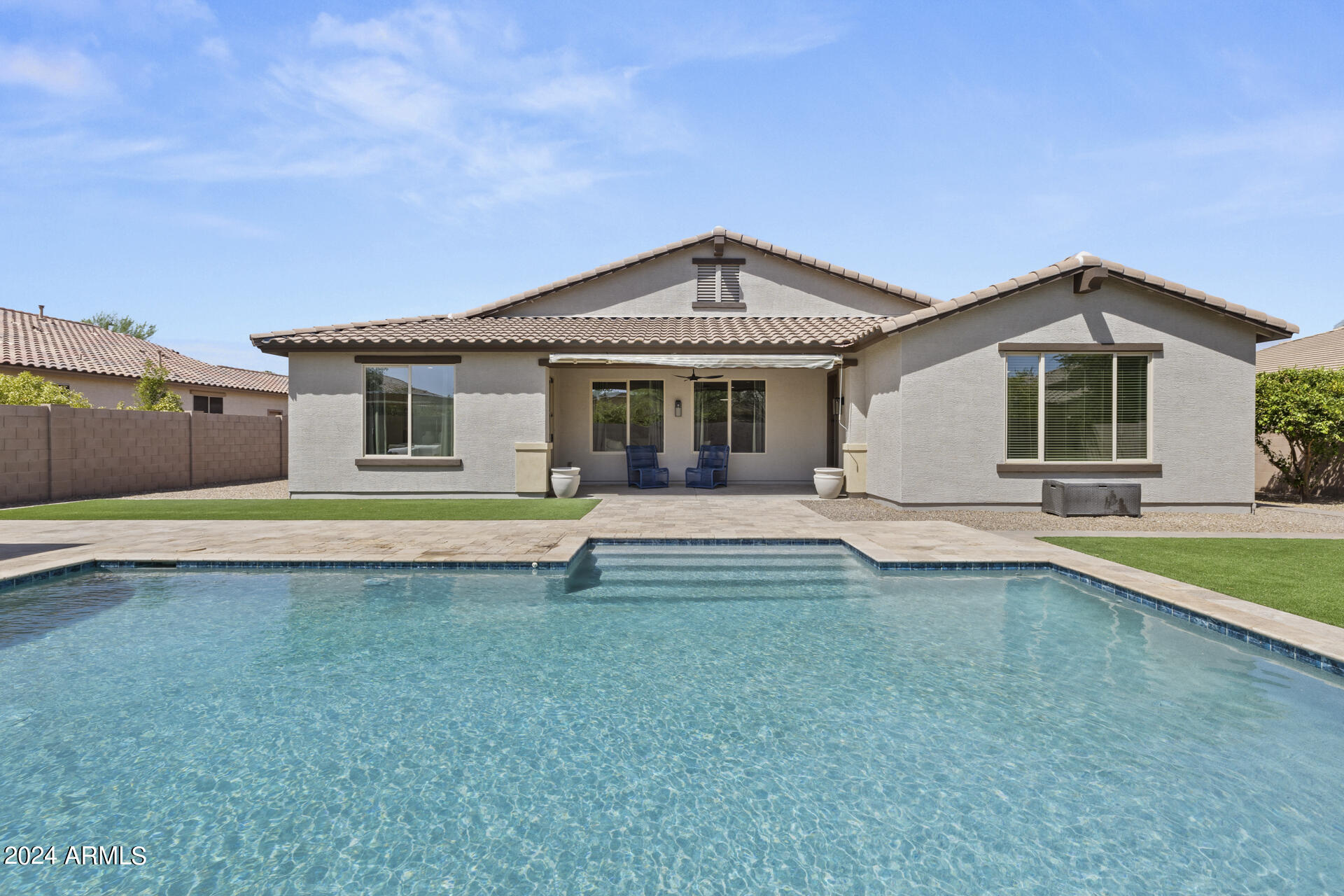 205 W BLUE RIDGE Way