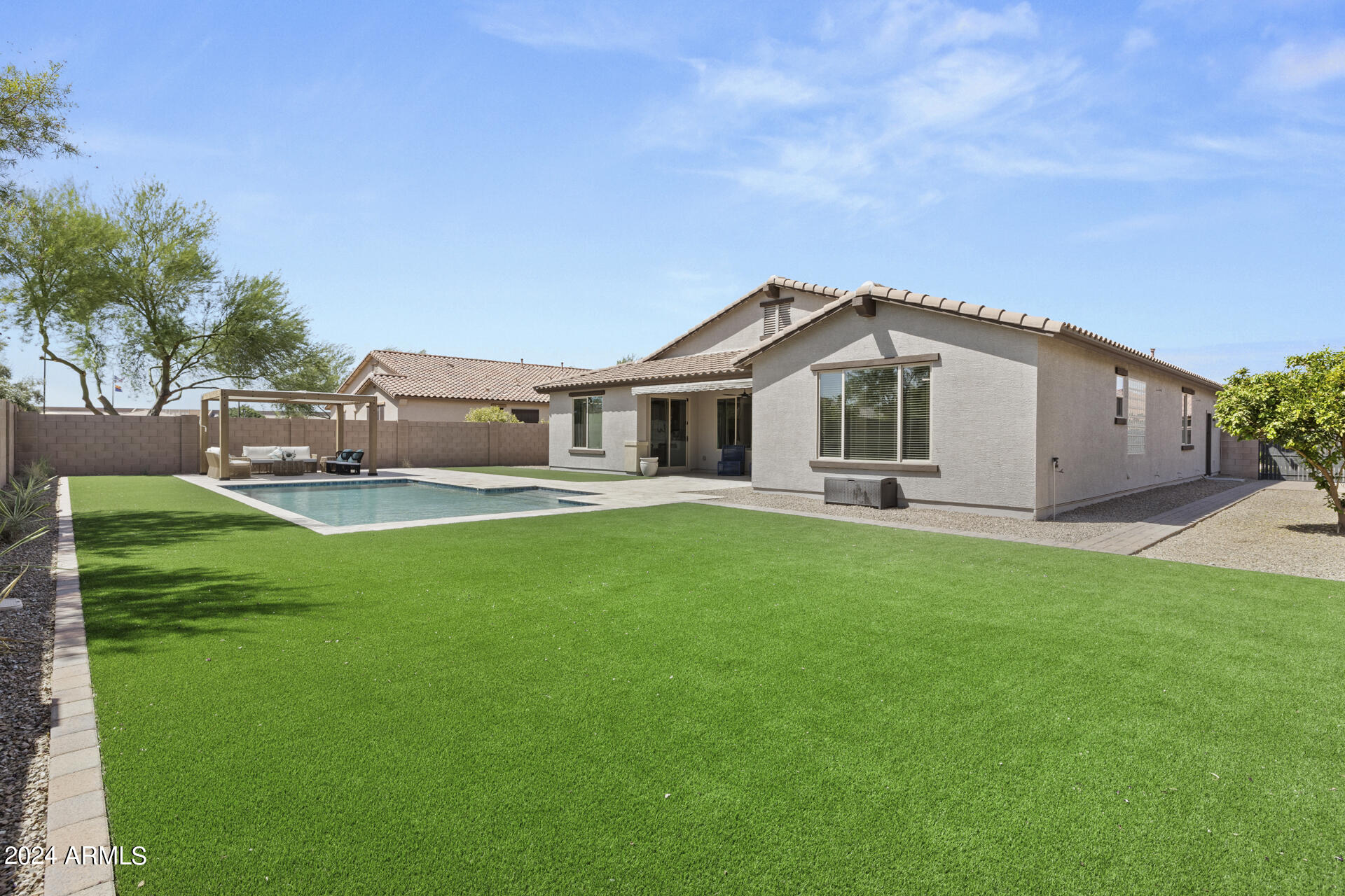 205 W BLUE RIDGE Way