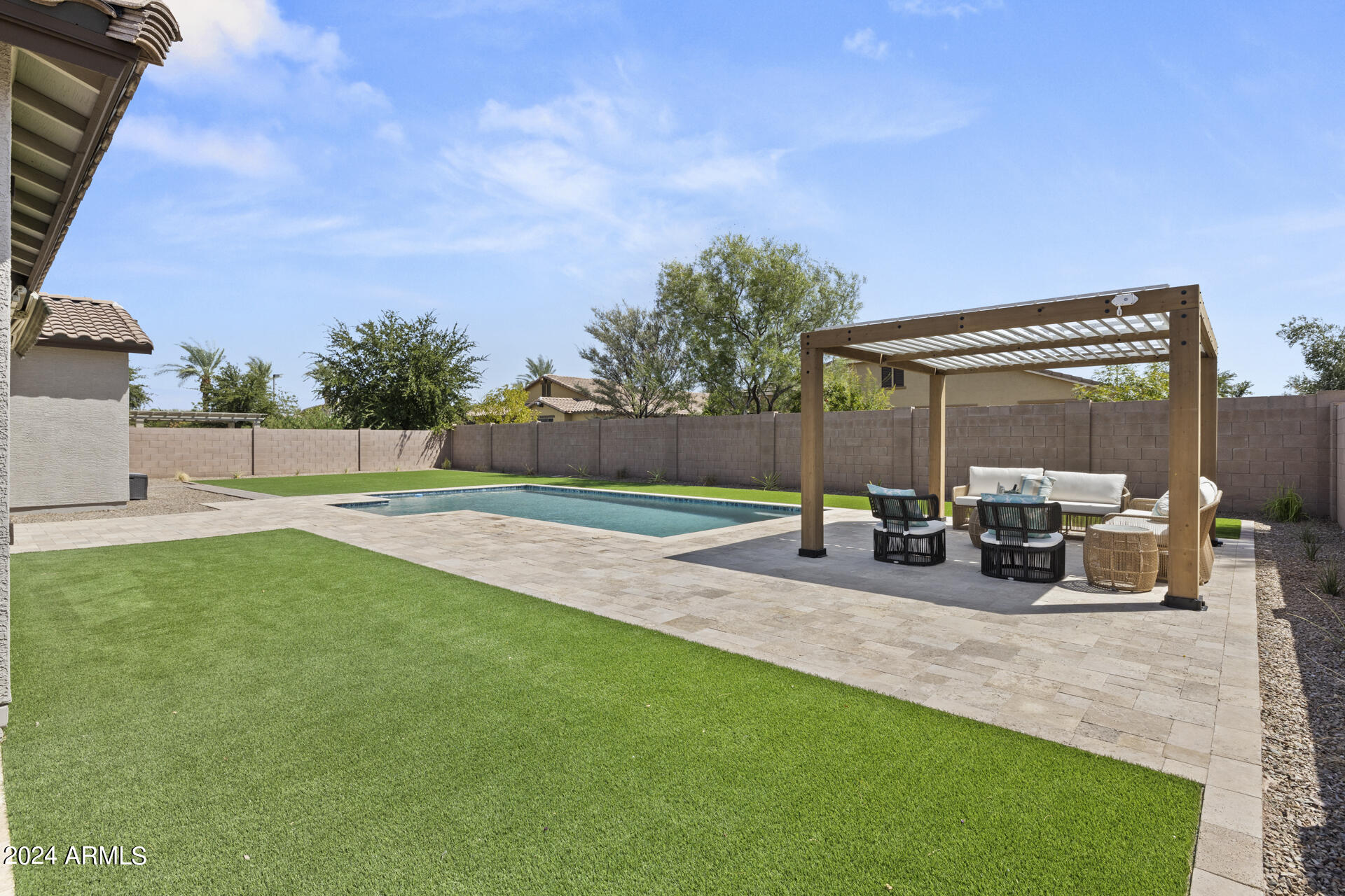 205 W BLUE RIDGE Way