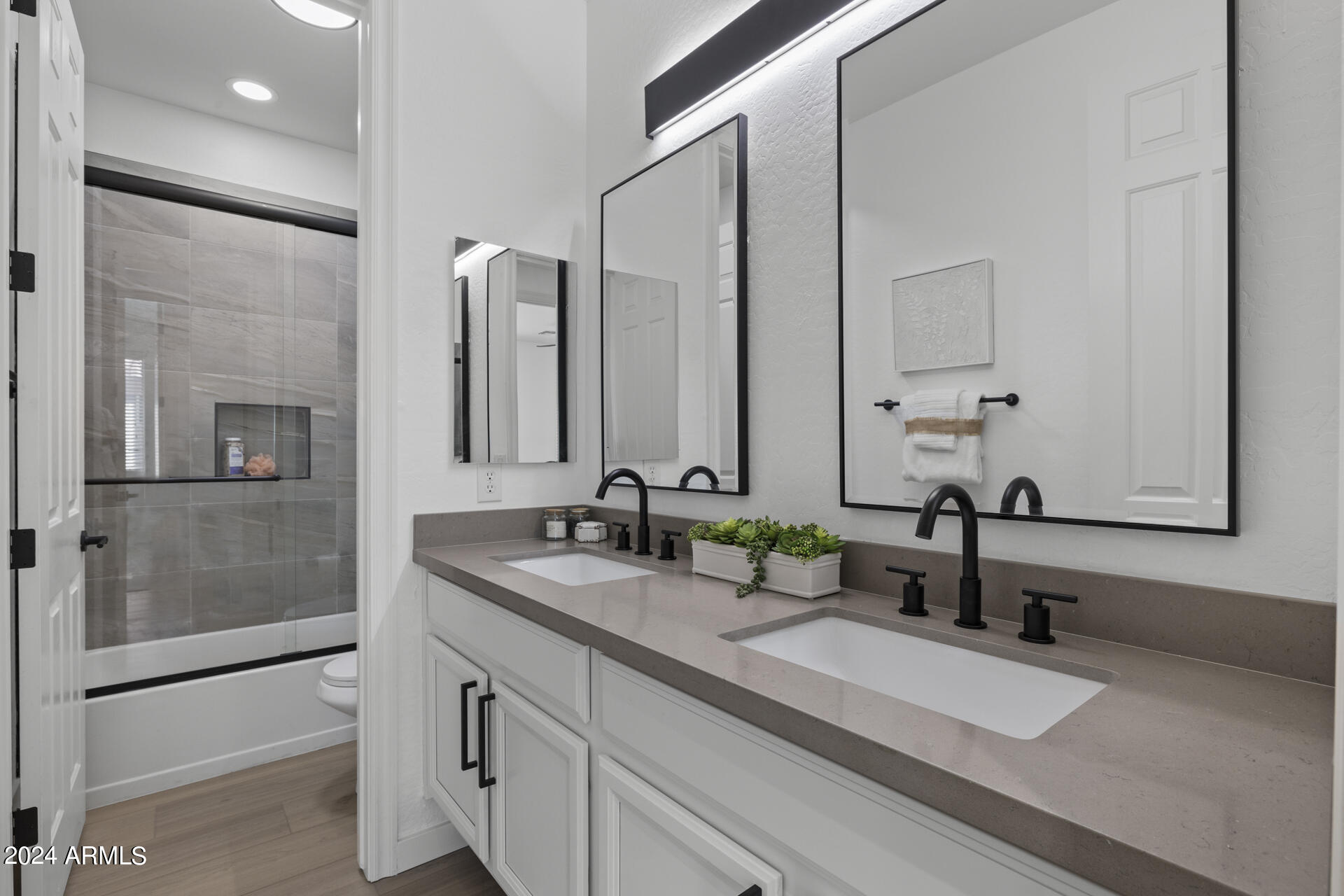 205 W BLUE RIDGE Way