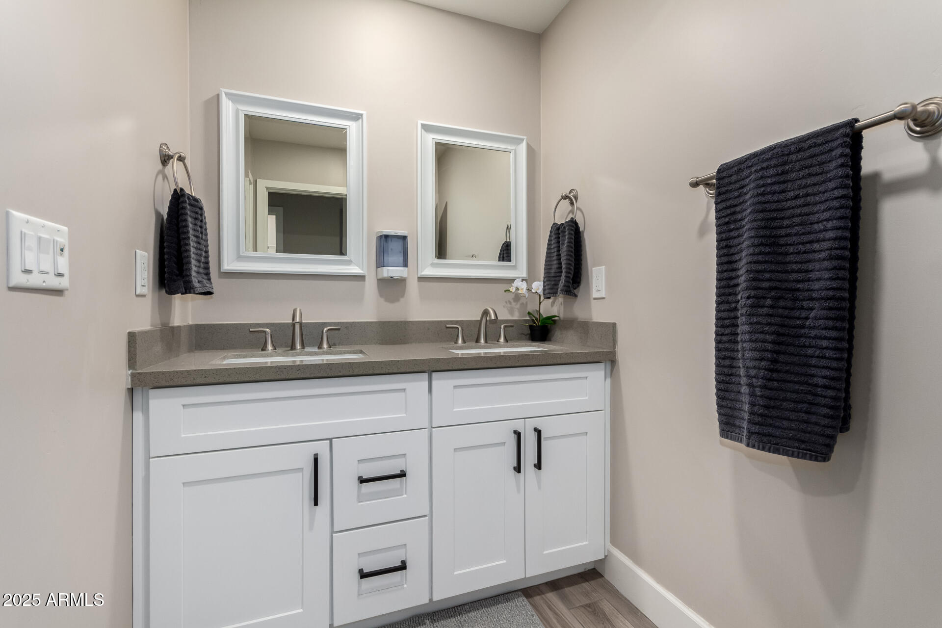 8431 E STELLA Lane, Scottsdale