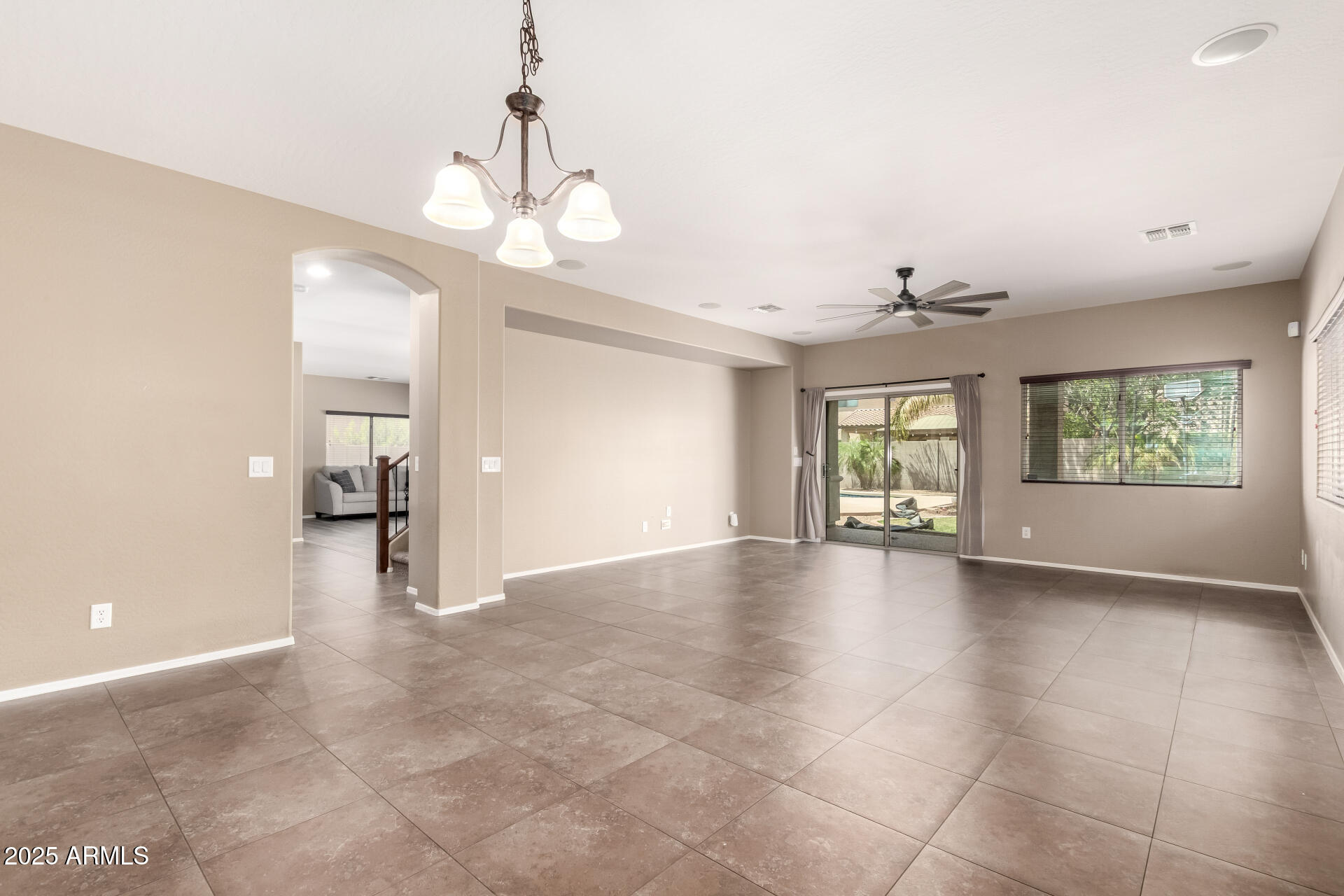 472 W DRAGON TREE Avenue