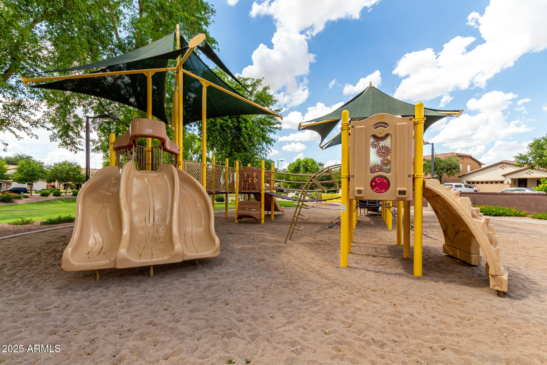 472 W DRAGON TREE Avenue