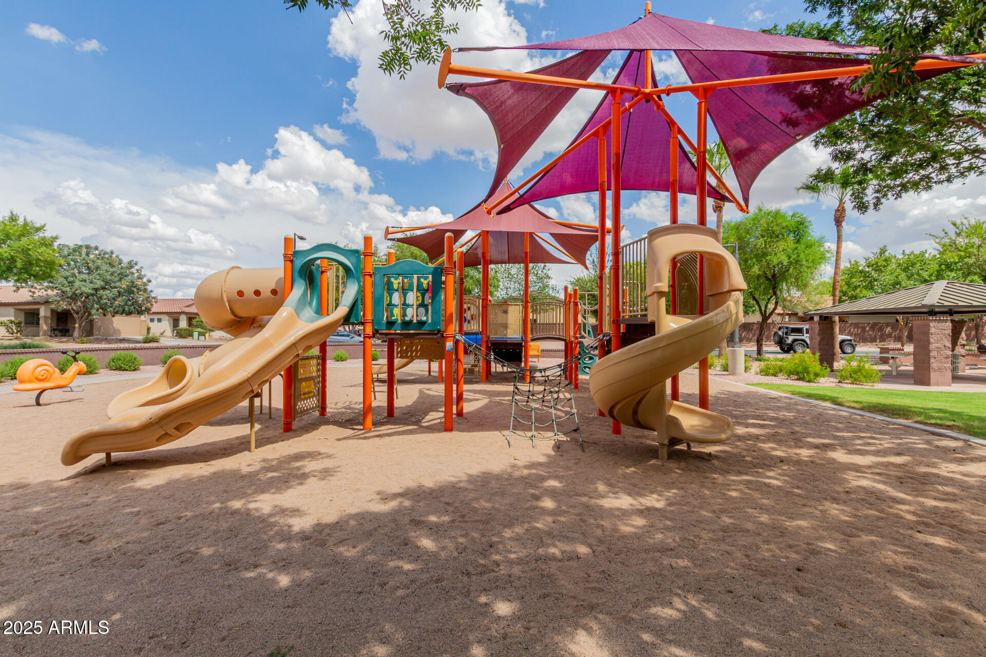 472 W DRAGON TREE Avenue