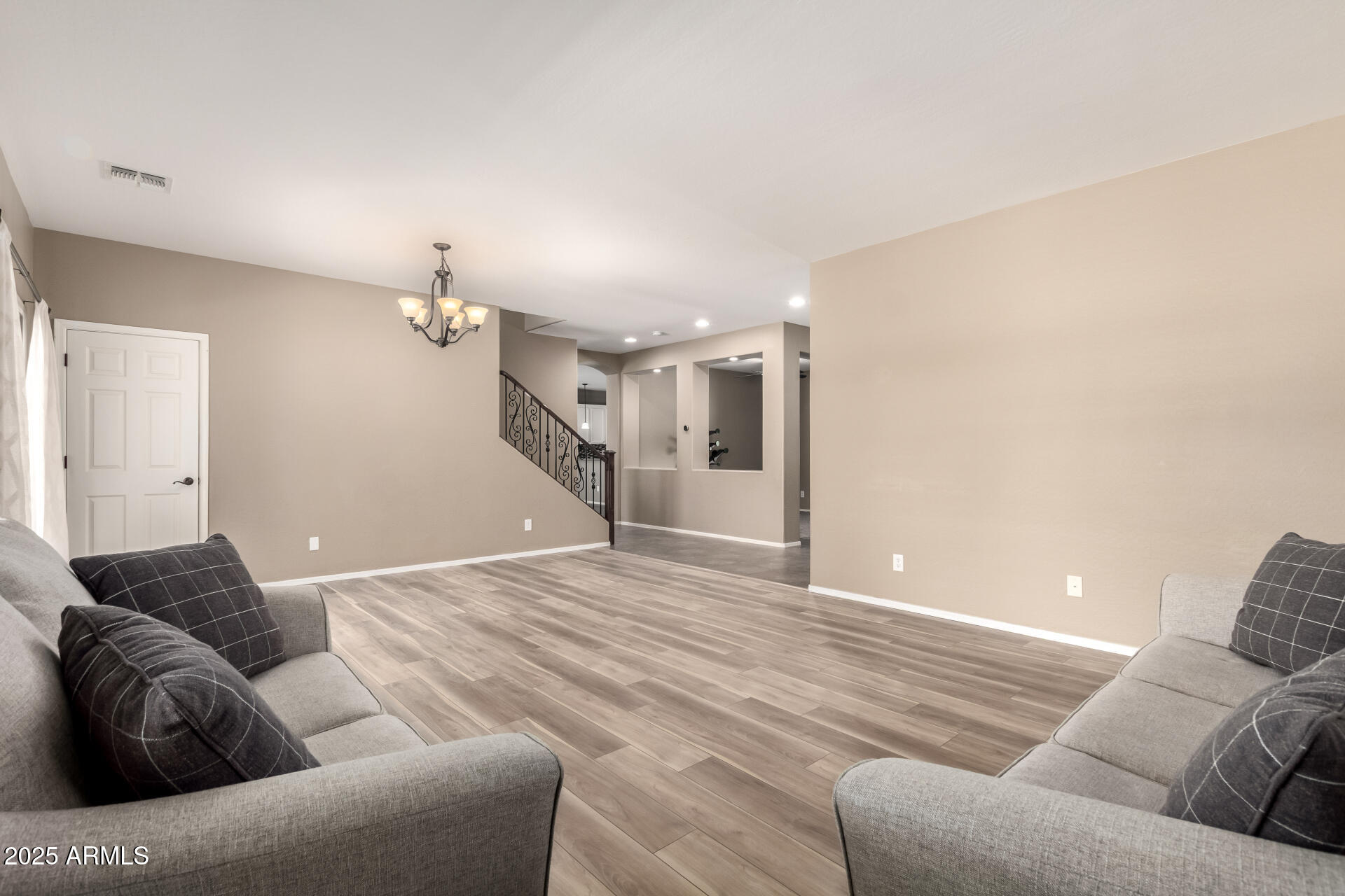 472 W DRAGON TREE Avenue