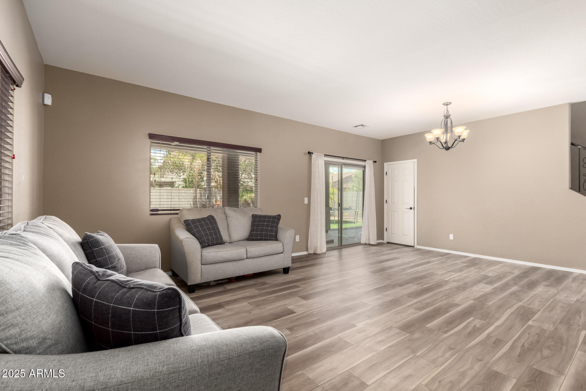 472 W DRAGON TREE Avenue