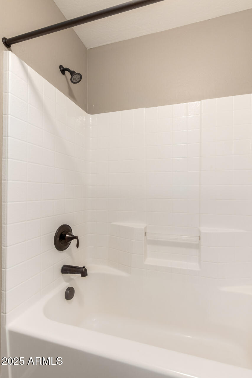 472 W DRAGON TREE Avenue