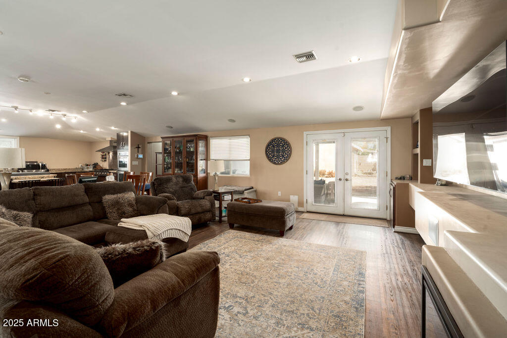 3213 N 41ST Place
