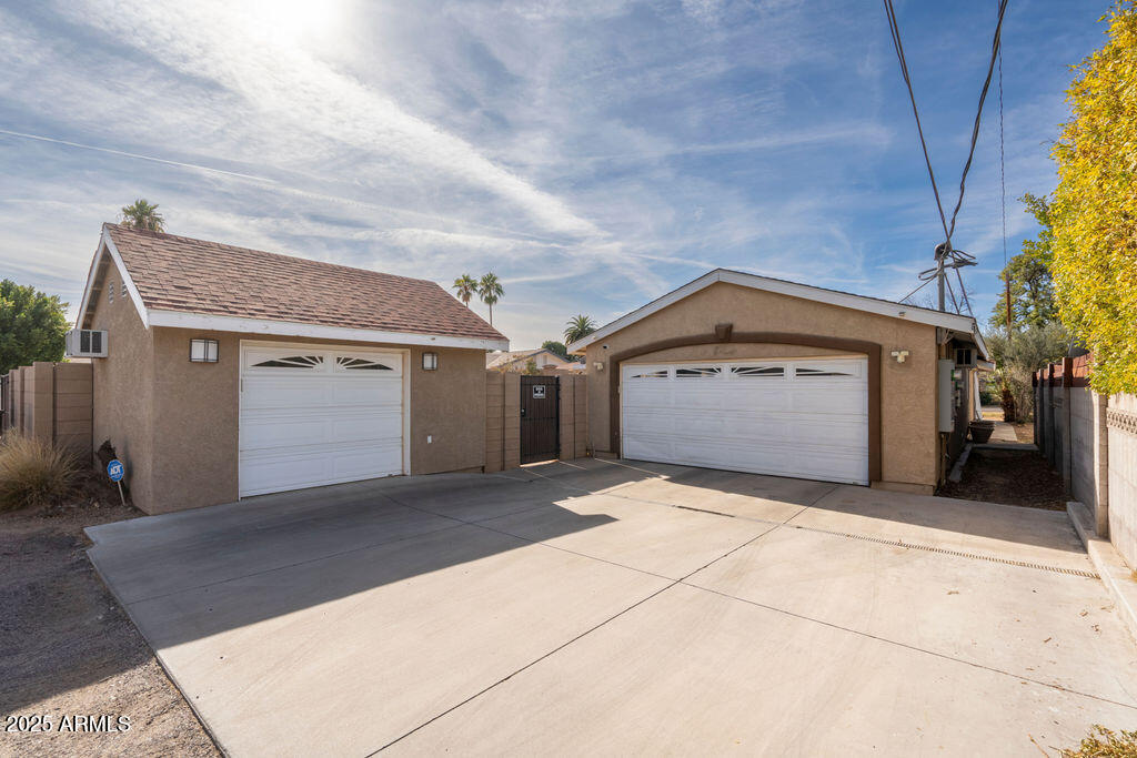 3213 N 41ST Place