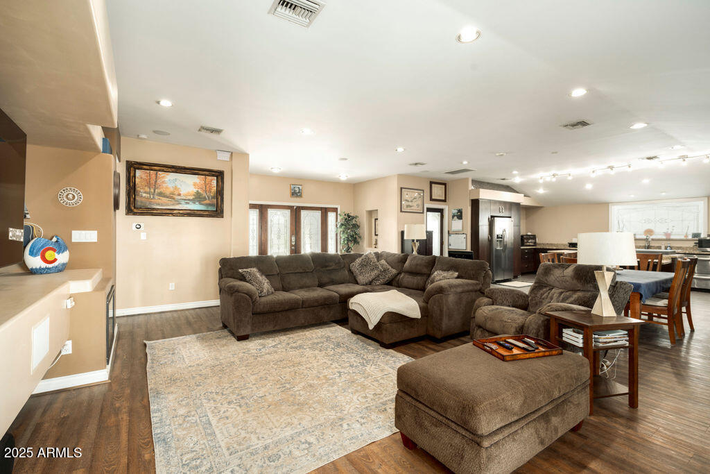 3213 N 41ST Place