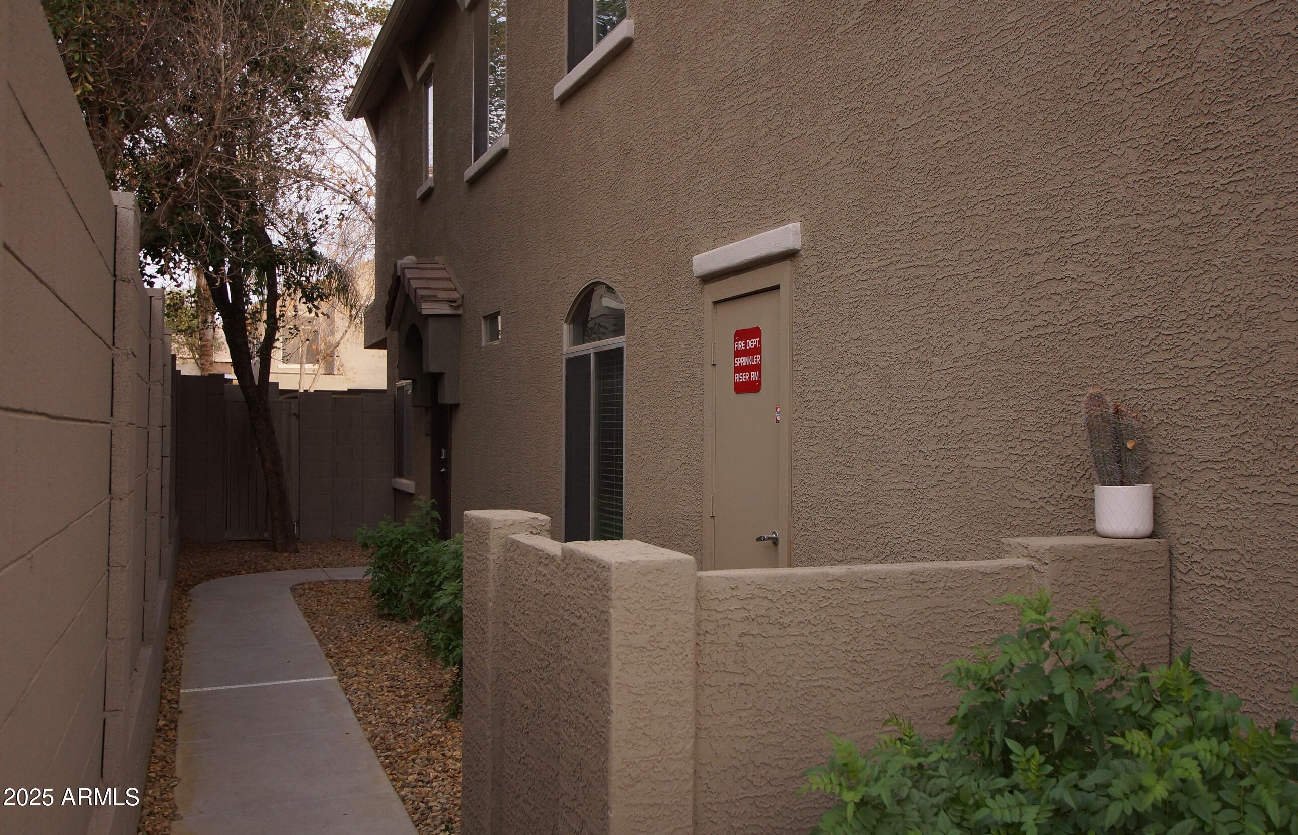 2150 W ALAMEDA Road, 1037
