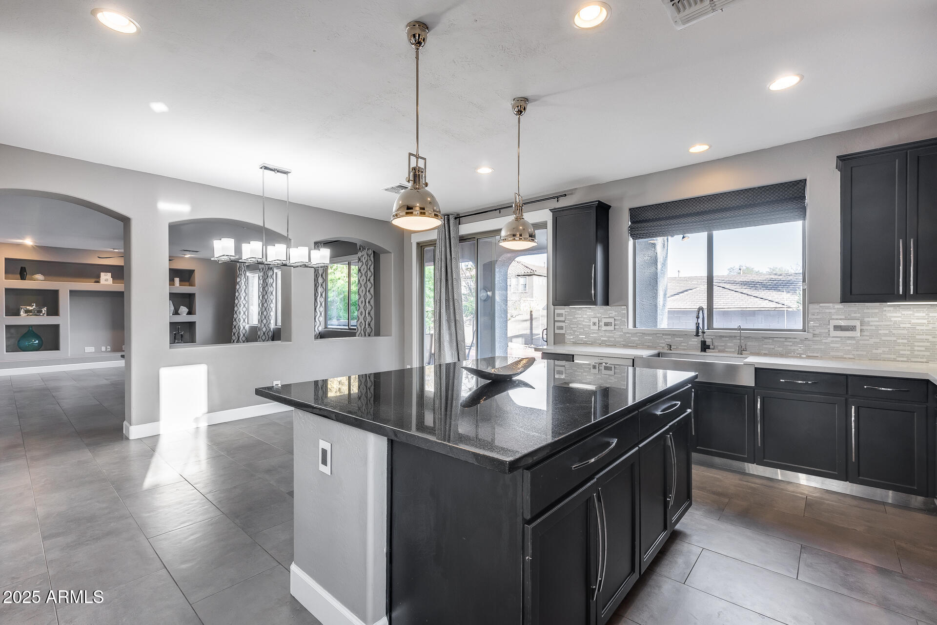 2423 W BRAMBLE BERRY Lane