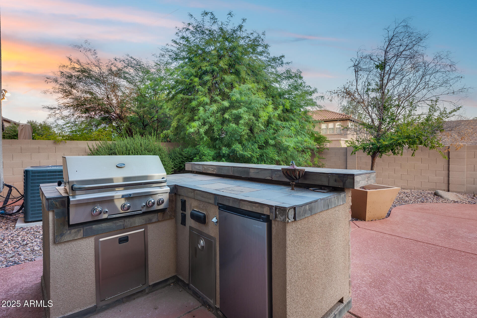 2423 W BRAMBLE BERRY Lane